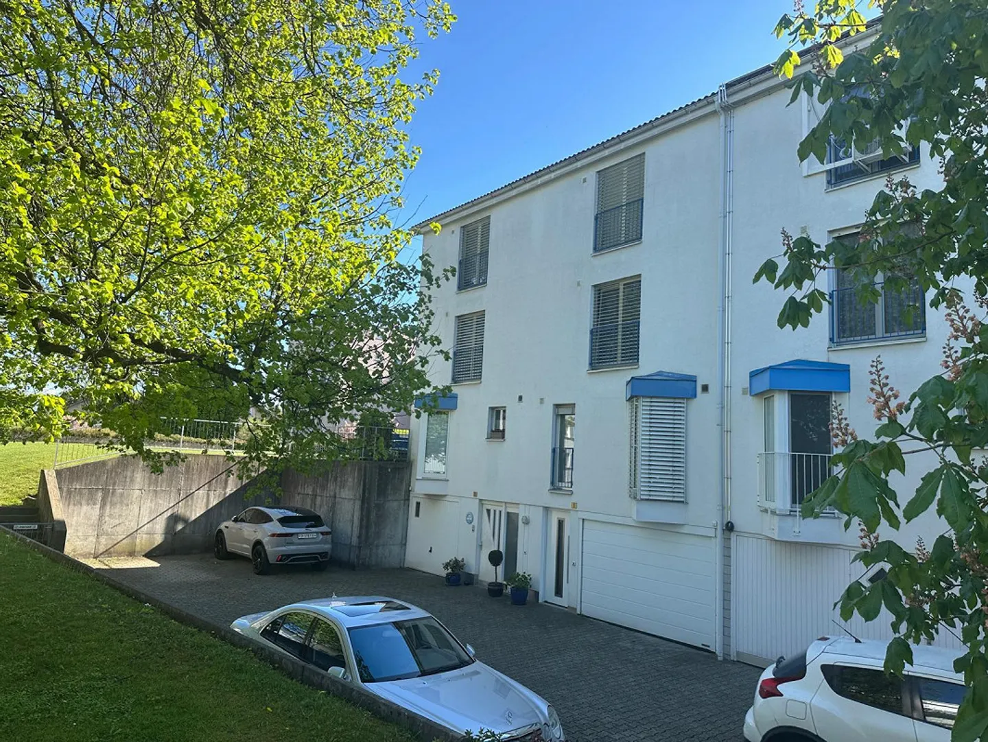 GROSSZÜGIGES 6.5-ZIMMER-REIHENMITTELHAUS IN HINWIL - Photo 19 sur 26