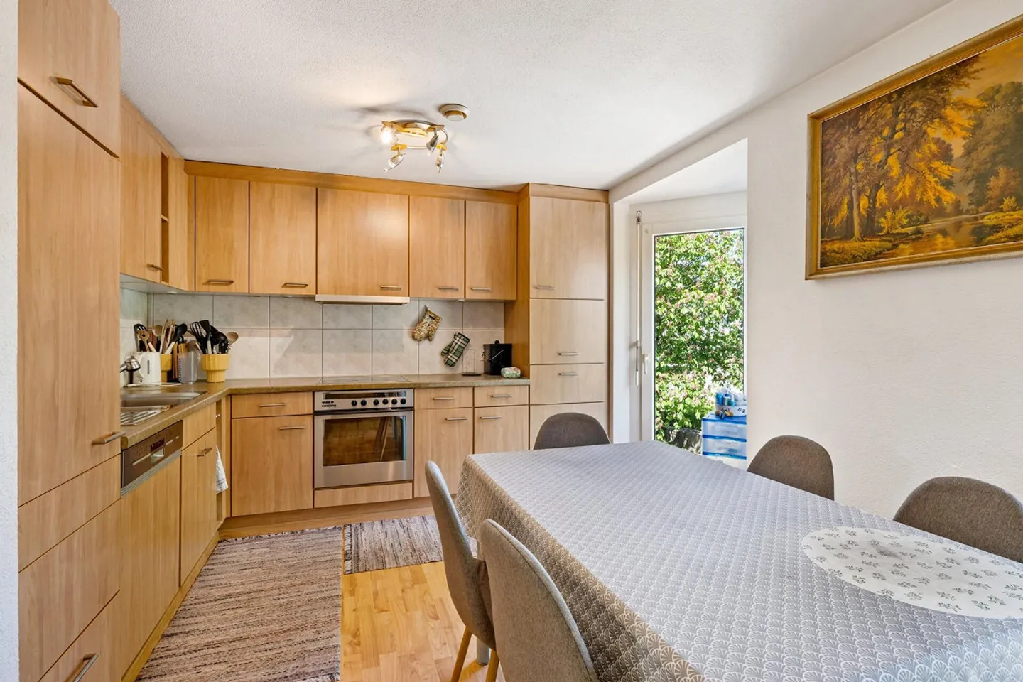 GROSSZÜGIGES 6.5-ZIMMER-REIHENMITTELHAUS IN HINWIL - Photo 5 sur 26