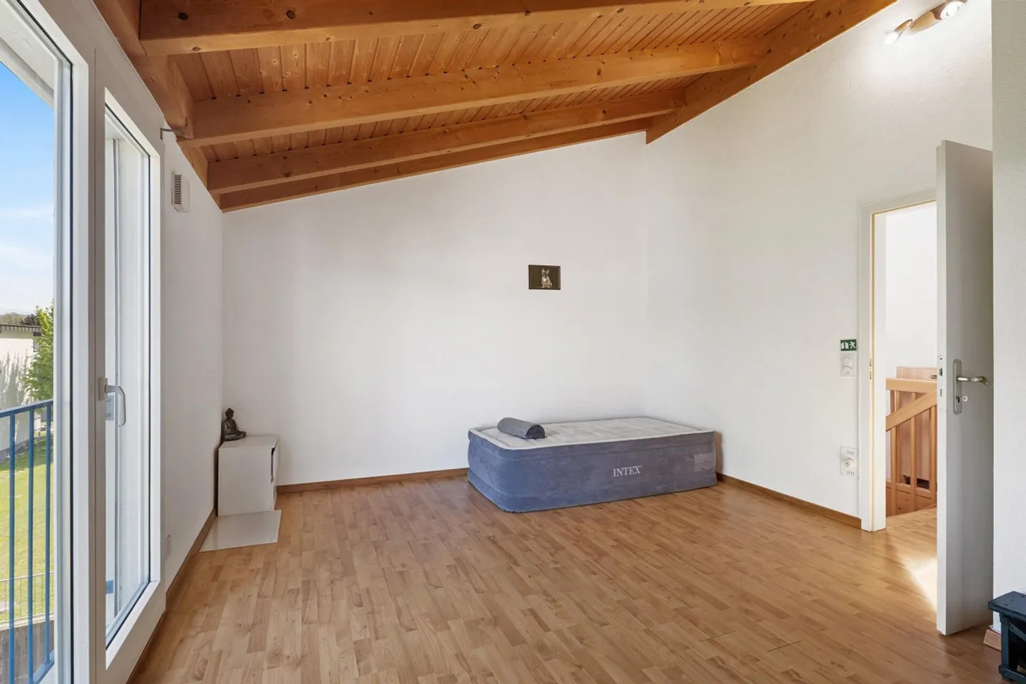 GROSSZÜGIGES 6.5-ZIMMER-REIHENMITTELHAUS IN HINWIL - Photo 8 sur 26