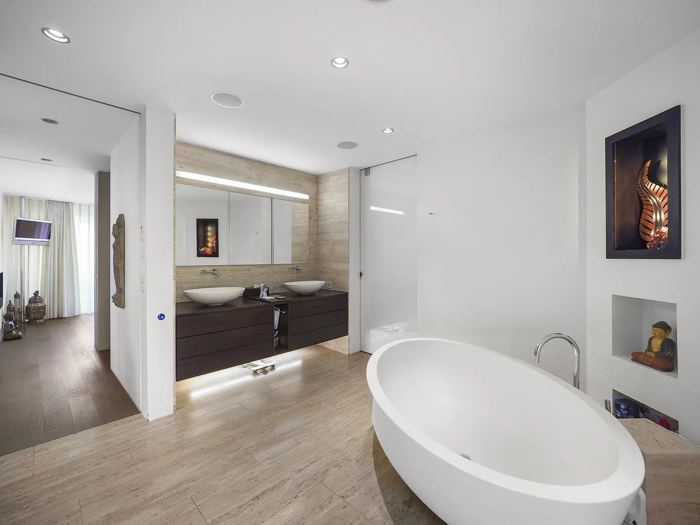 Unique 4.5-Room Penthouse Apartment with Stunning Lake View, Sun Terrace and Private Pool Area - Photo 4 of 8