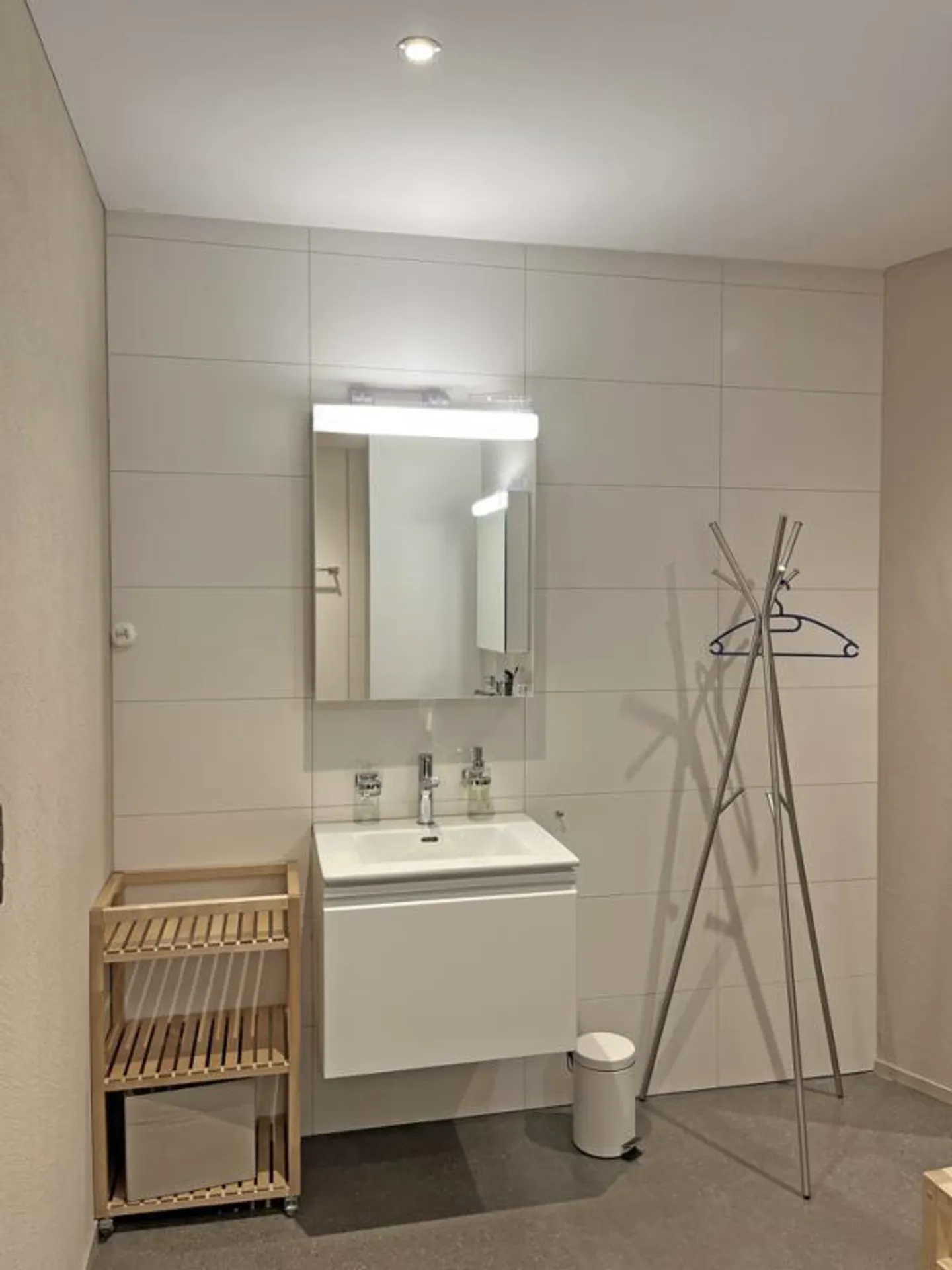Roommate wanted for women's shared apartment - Photo 3 of 12