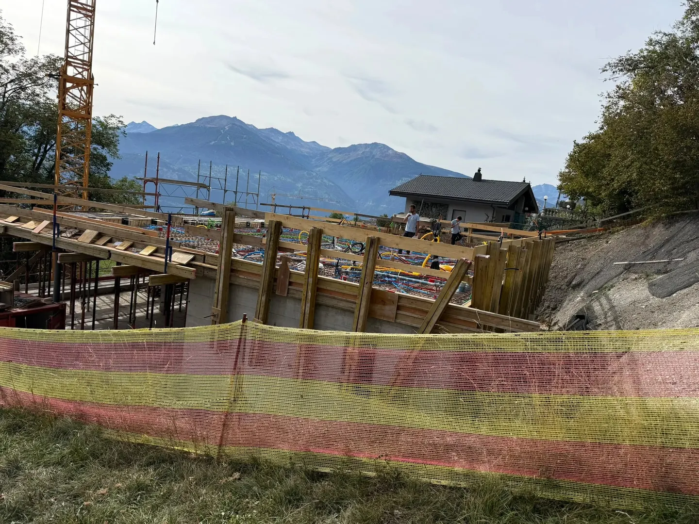 Luxury Apartment with Mountain View - Photo 12 of 13