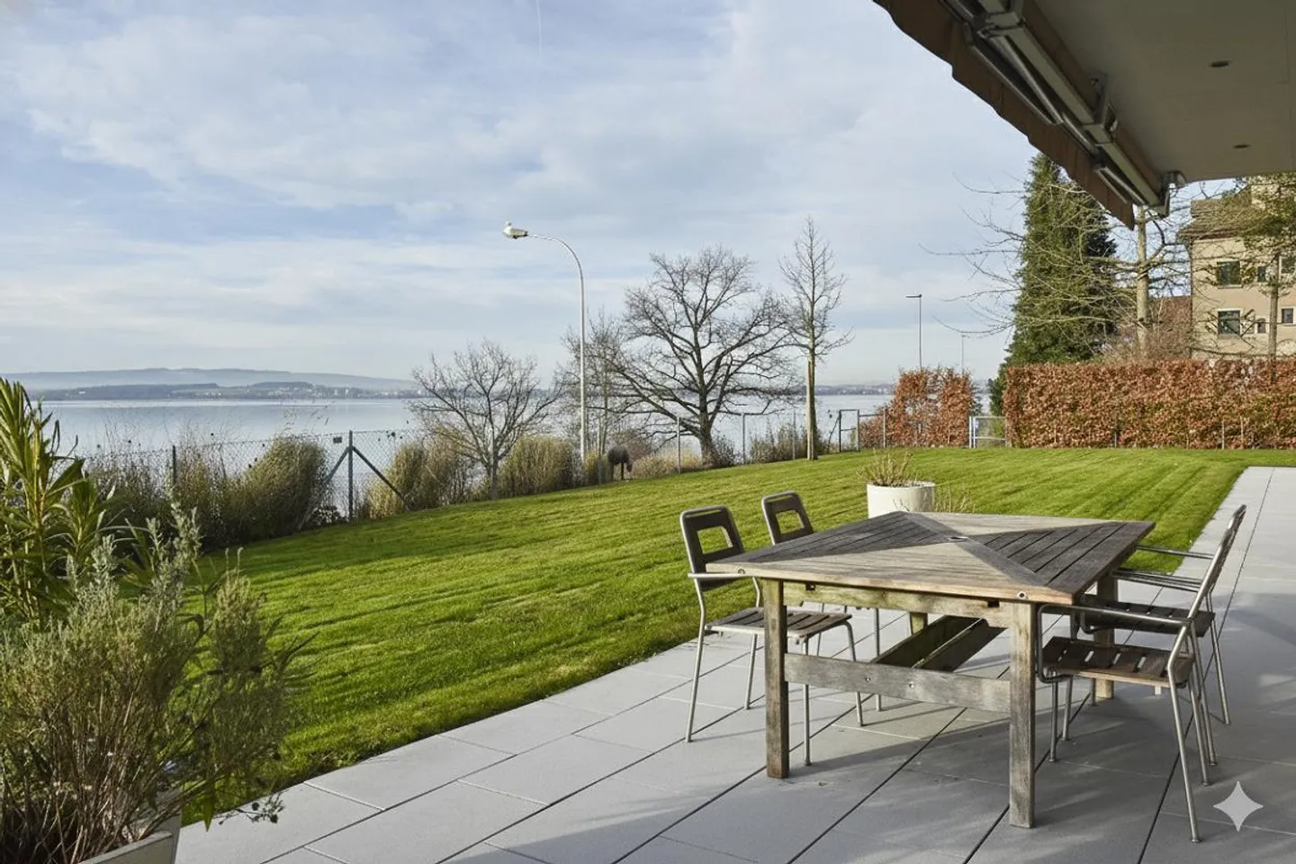 Direct View of the Lake: 5.5-Room Garden Apartment - Photo 7 of 9