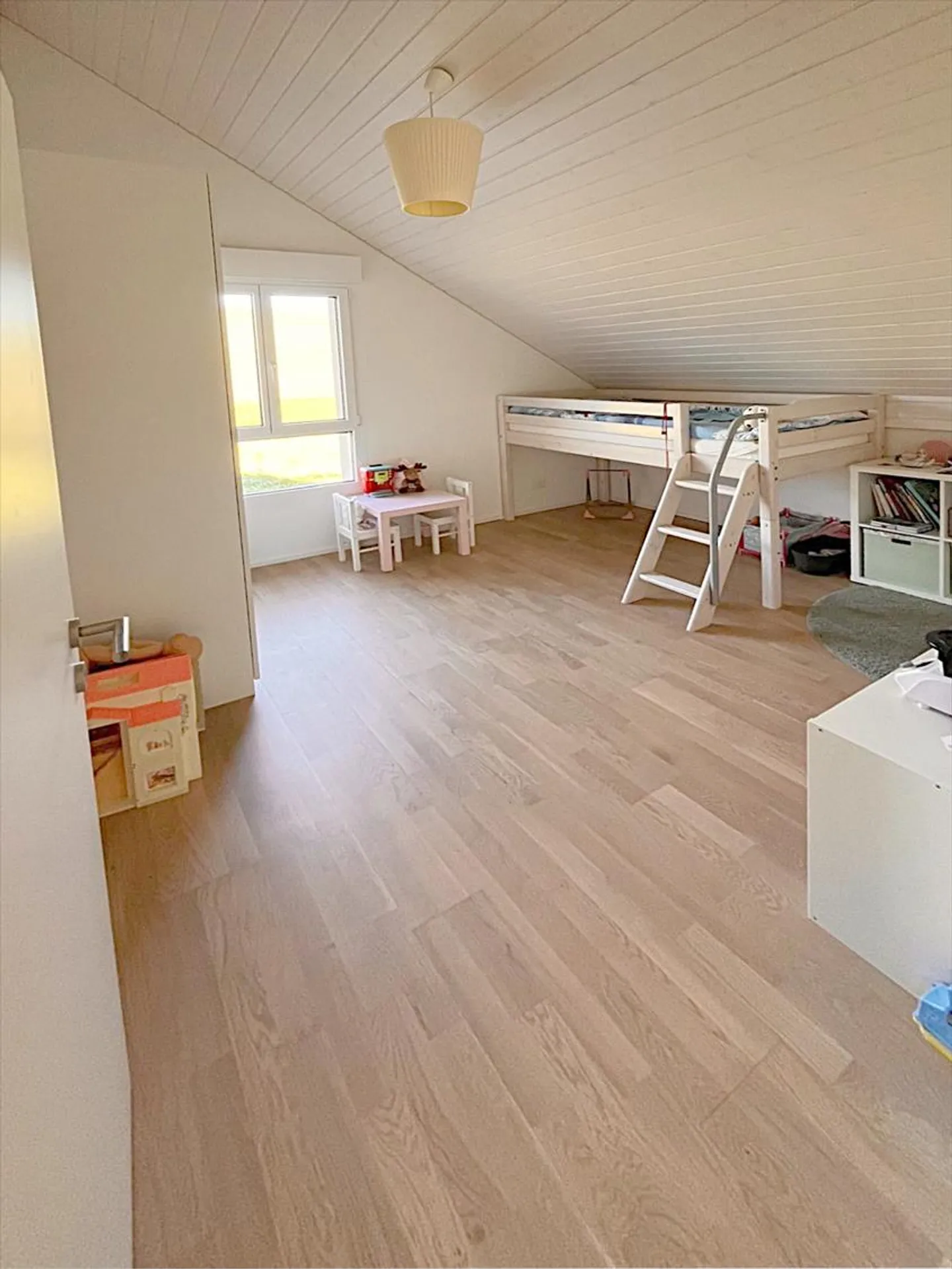 Einzelvilla mit 5,5 Zimmern am Rande von Agrarland in Champtauroz - Foto 11 von 14