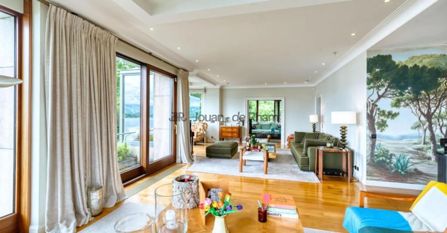 Magnifique appartement de prestige face au lac - Photo 3 of 11