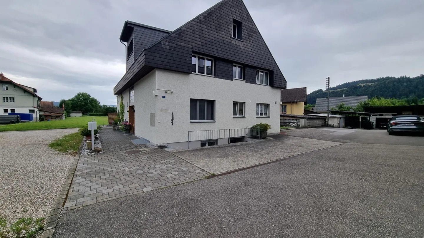 Large 5½ to 6 Room Attic Apartment - Rural Location - Large Terrace - Photo 2 of 15