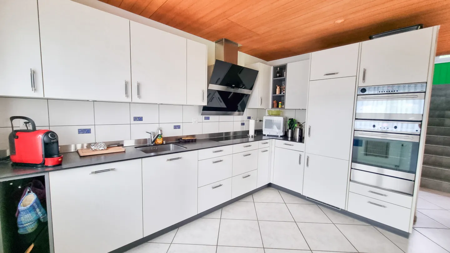 Large 5½ to 6 Room Attic Apartment - Rural Location - Large Terrace - Photo 5 of 15