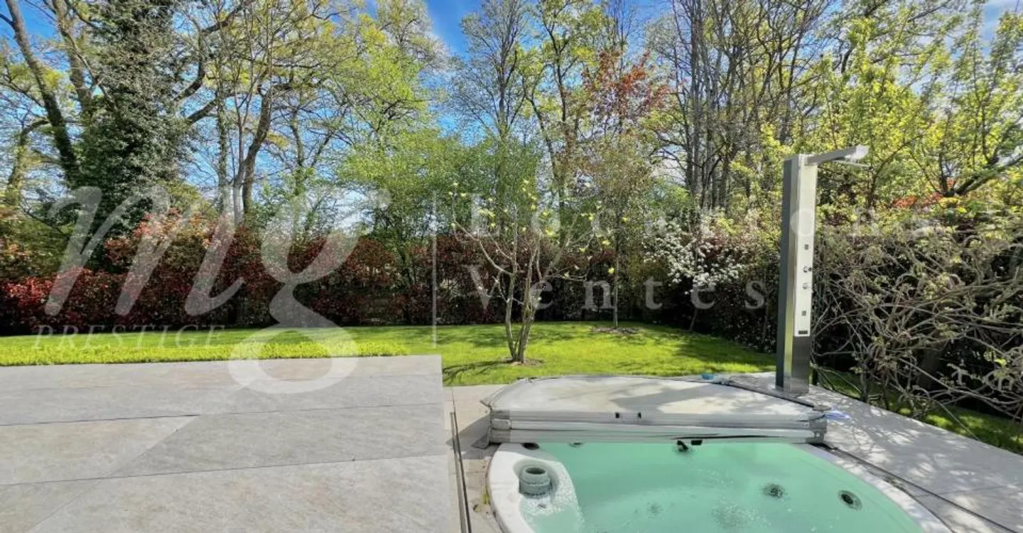 SUPERB UND GROSSES HAUS MIT 10 ZIMMERN - 350 m2 - HPE - 1100 m2 GARTEN UND GROSSER AUSSEN-JACUZZI - Foto 2 von 11