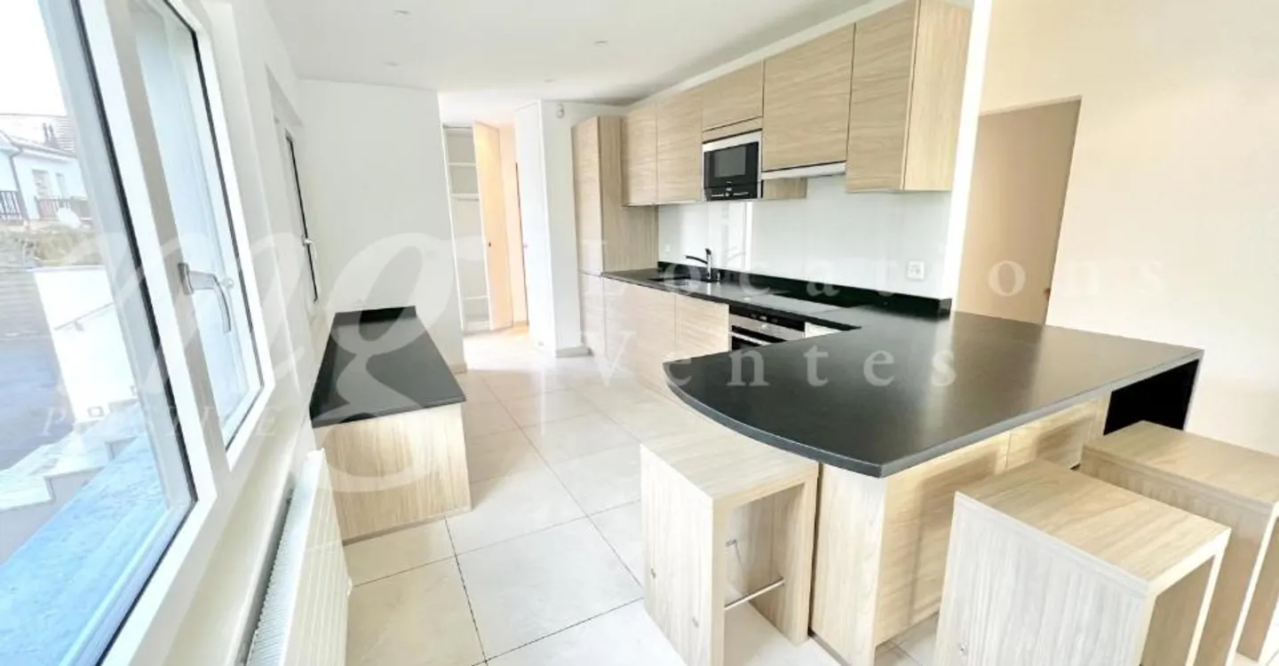 SUPERB UND GROSSES HAUS MIT 10 ZIMMERN - 350 m2 - HPE - 1100 m2 GARTEN UND GROSSER AUSSEN-JACUZZI - Foto 6 von 11
