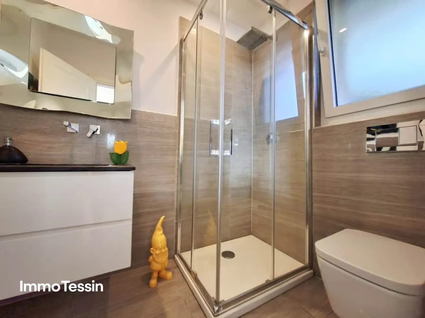 Wunderschöne Villa in Caslano mit modernem Design, stilvollem Ambiente und viel Platz sowie 6 Parkplätze - Photo 13 sur 13