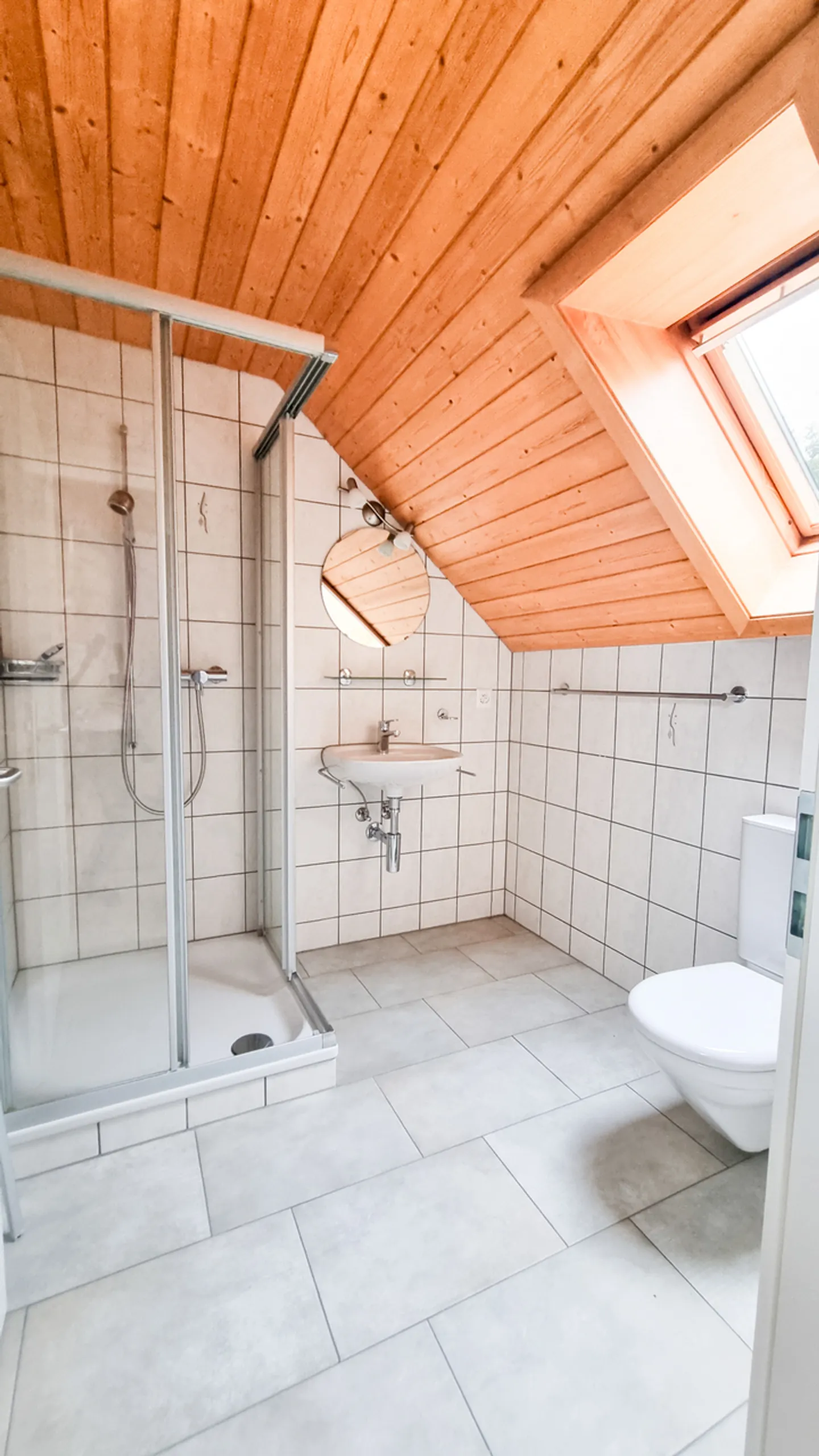 Large 5½ to 6 Room Attic Apartment - Rural Location - Large Terrace - Photo 15 of 15