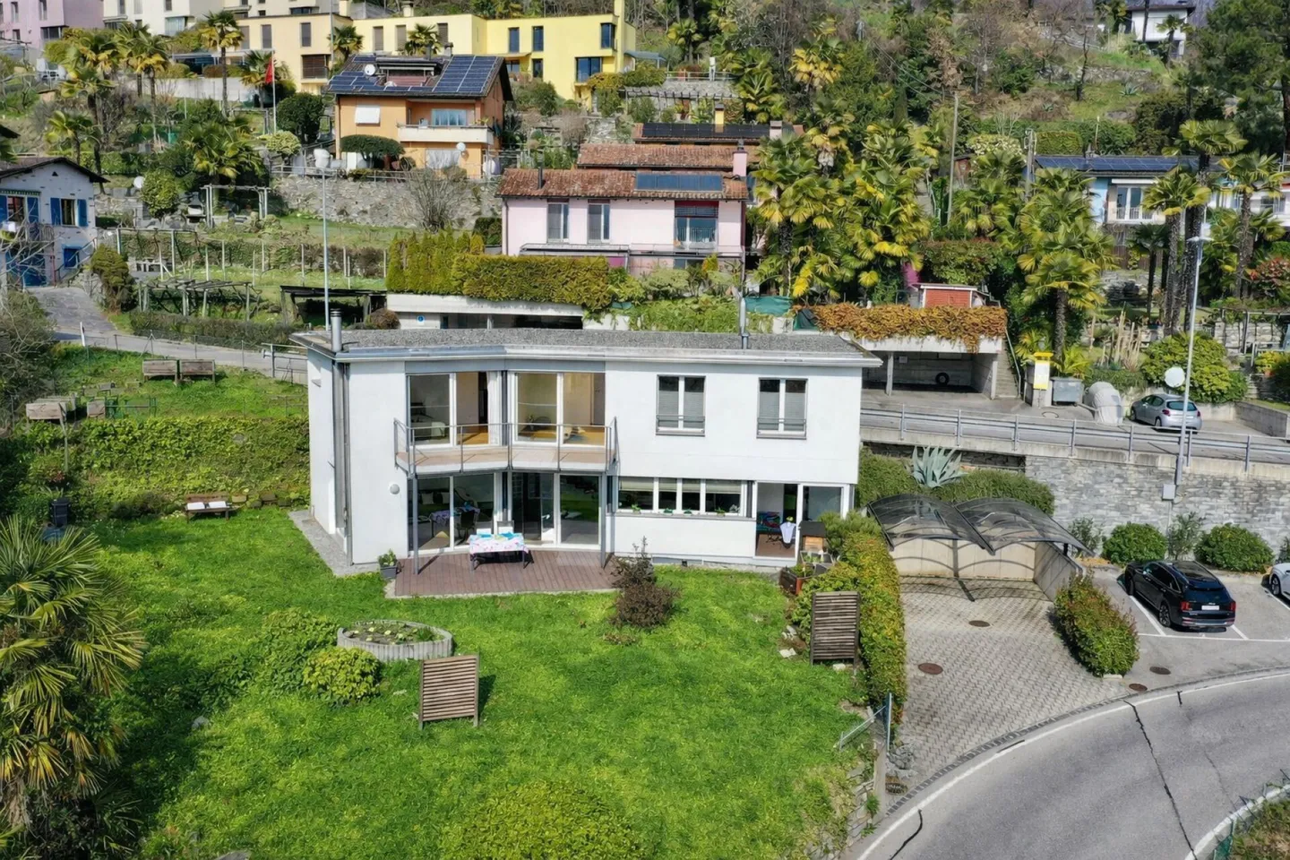 Modernes Familienhaus mit Garten - Foto 1 von 50