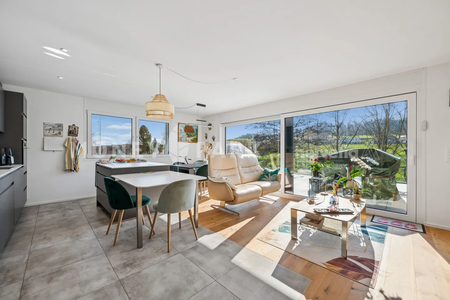 Attique moderne avec terrasse - Photo 1 sur 14