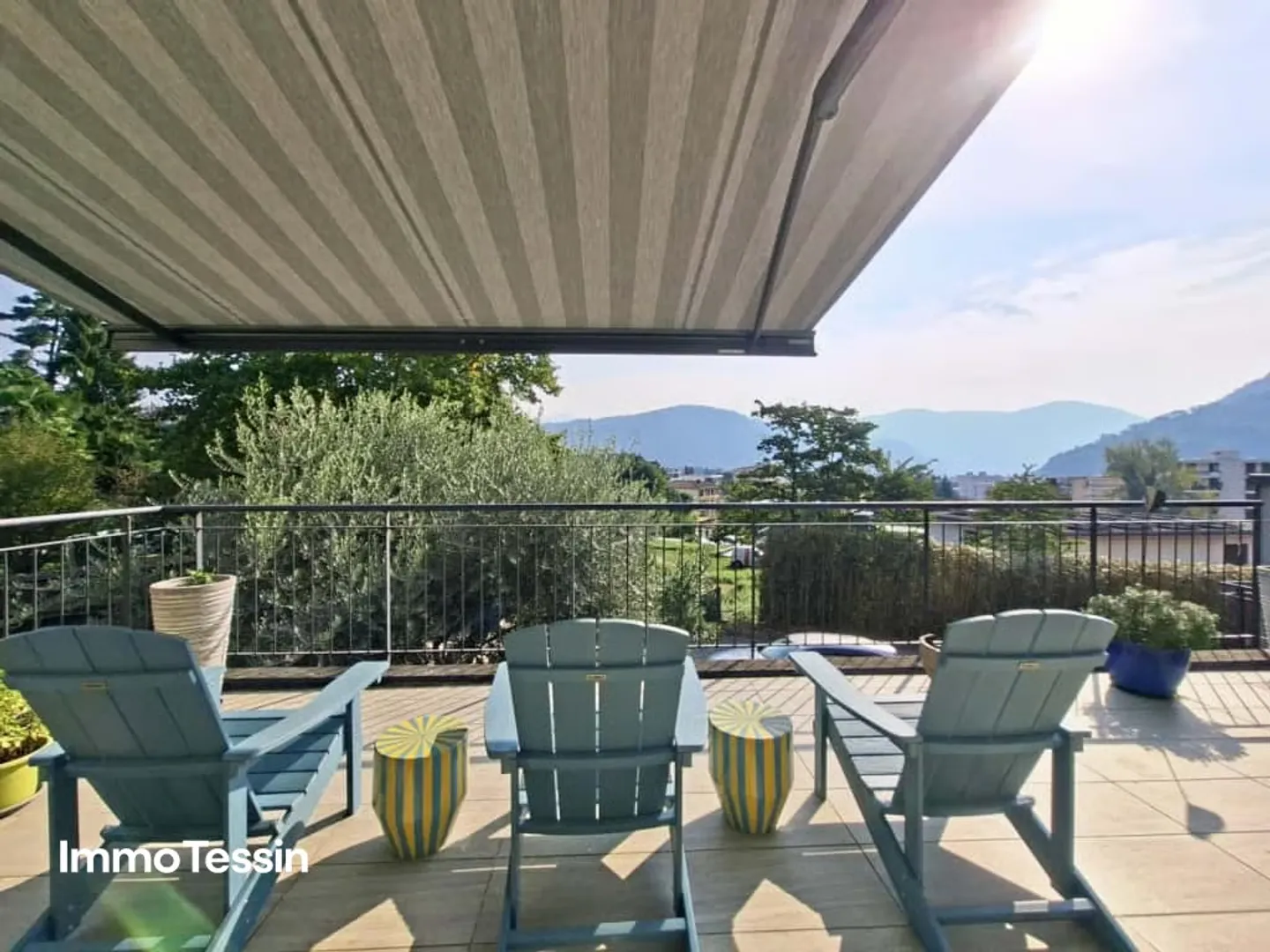 Wunderschöne Villa in Caslano mit modernem Design, stilvollem Ambiente und viel Platz sowie 6 Parkplätze - Photo 2 sur 13