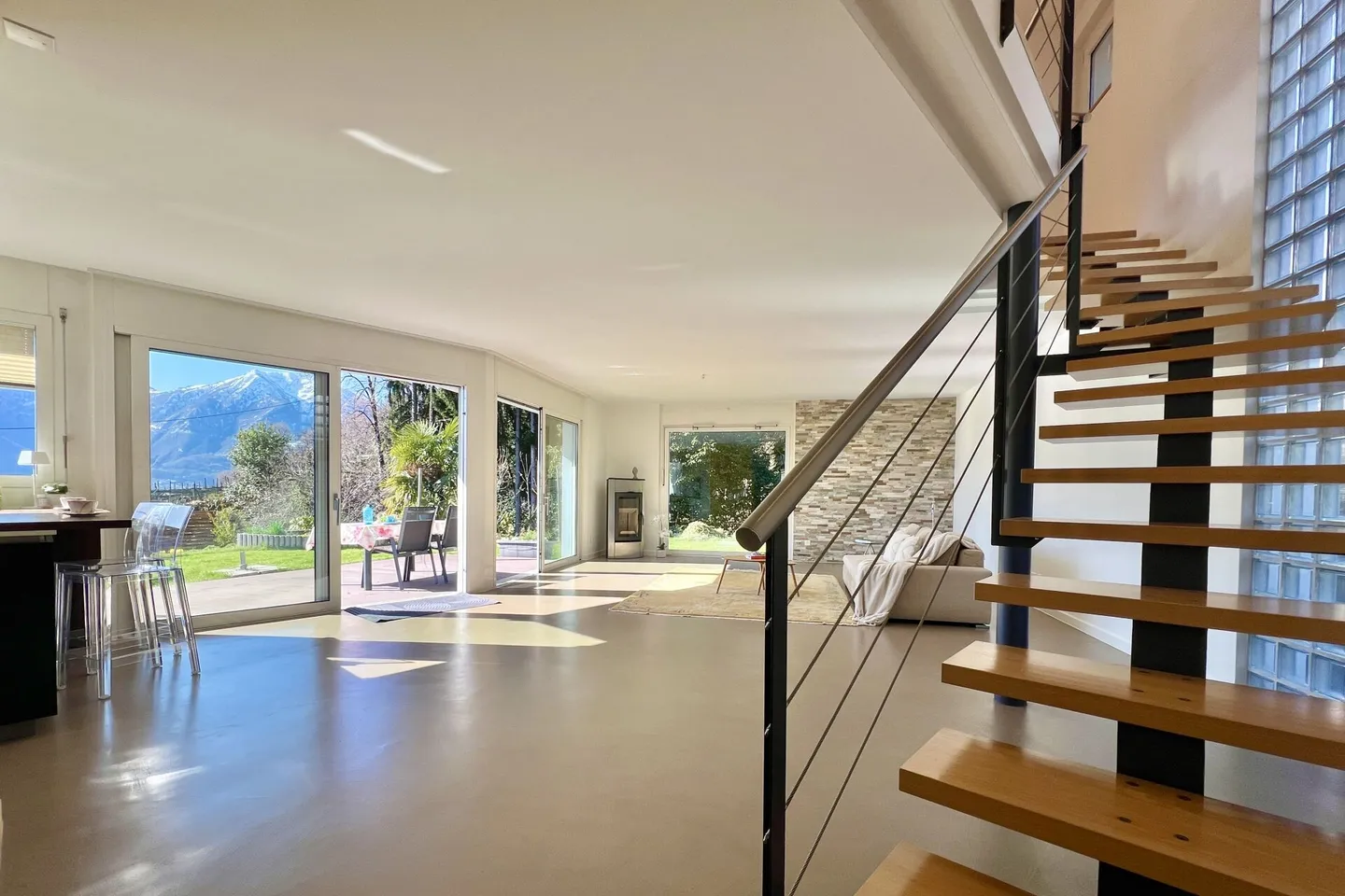 Modernes Familienhaus mit Garten - Foto 12 von 50