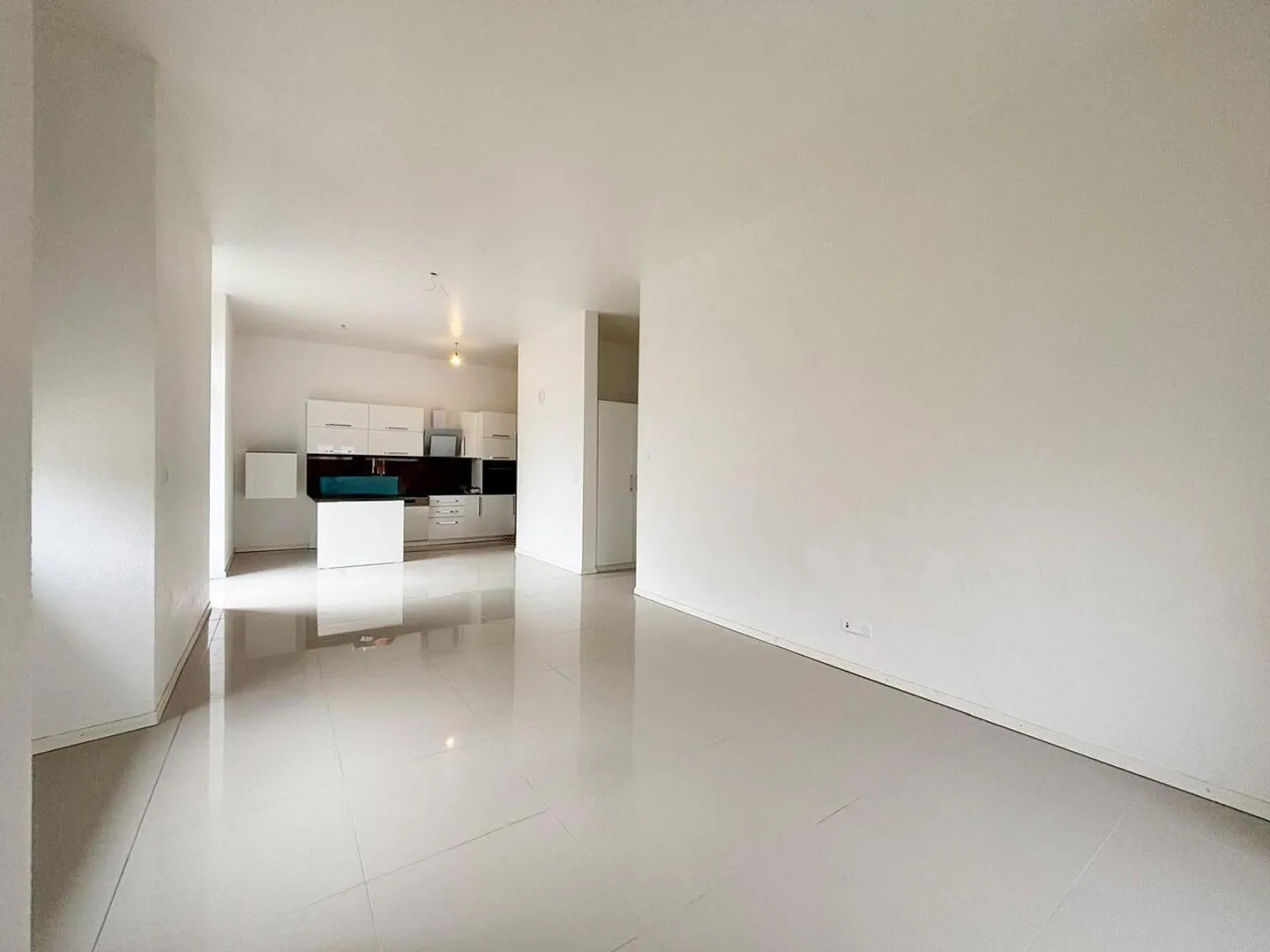 4-room apartment in a quiet neighborhood with stunning views - Photo 2 of 10