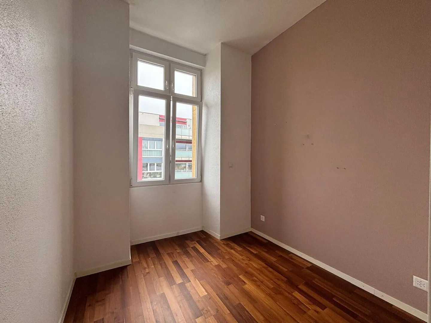 4-room apartment in a quiet neighborhood with stunning views - Photo 3 of 10