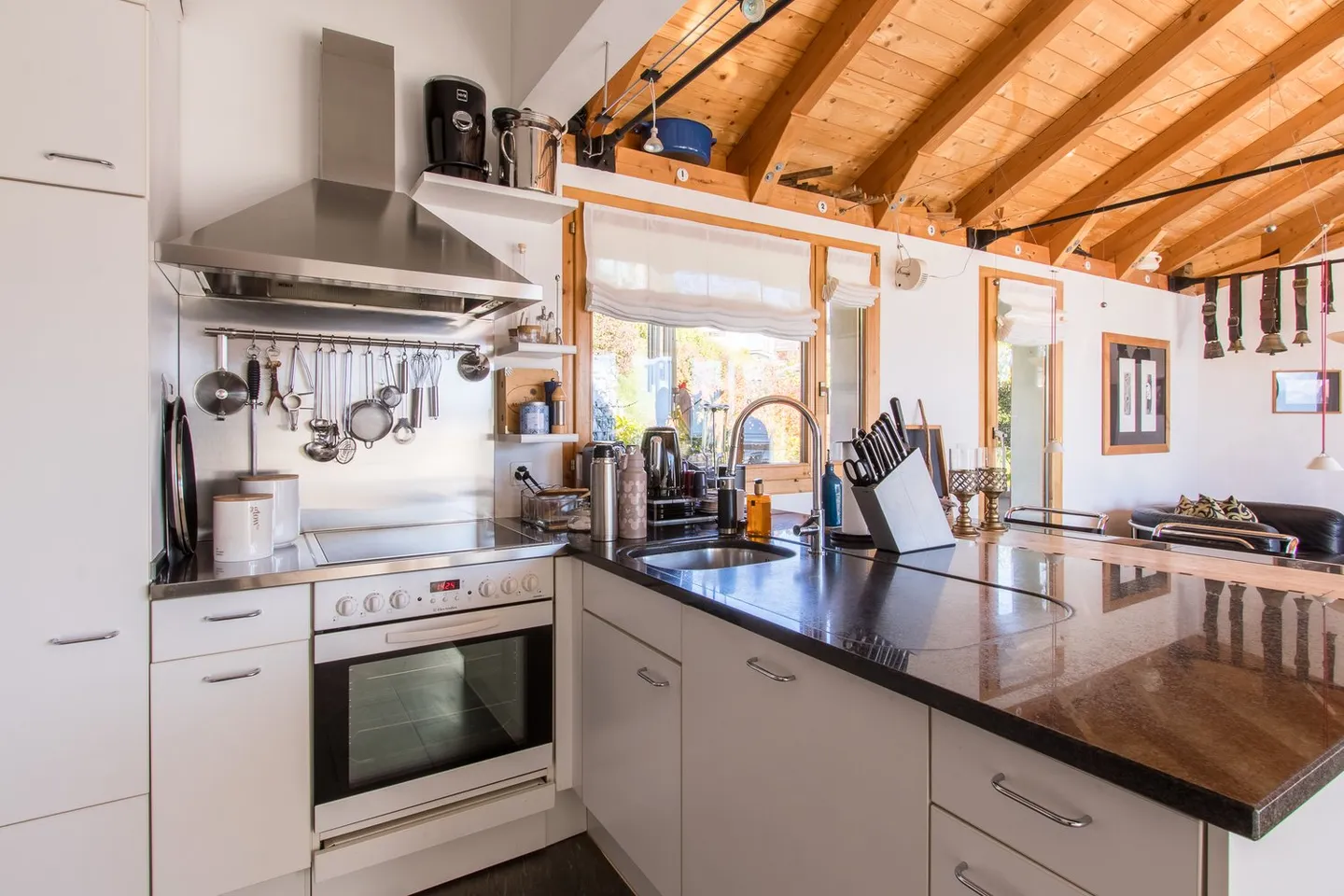 Charmantes 4.5-Zimmer-Doppeleinfamilienhaus mit Bergpanorama in Falera - Foto 8 von 36