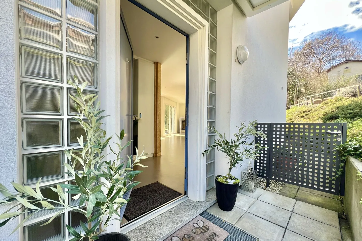 Modernes Familienhaus mit Garten - Foto 47 von 50