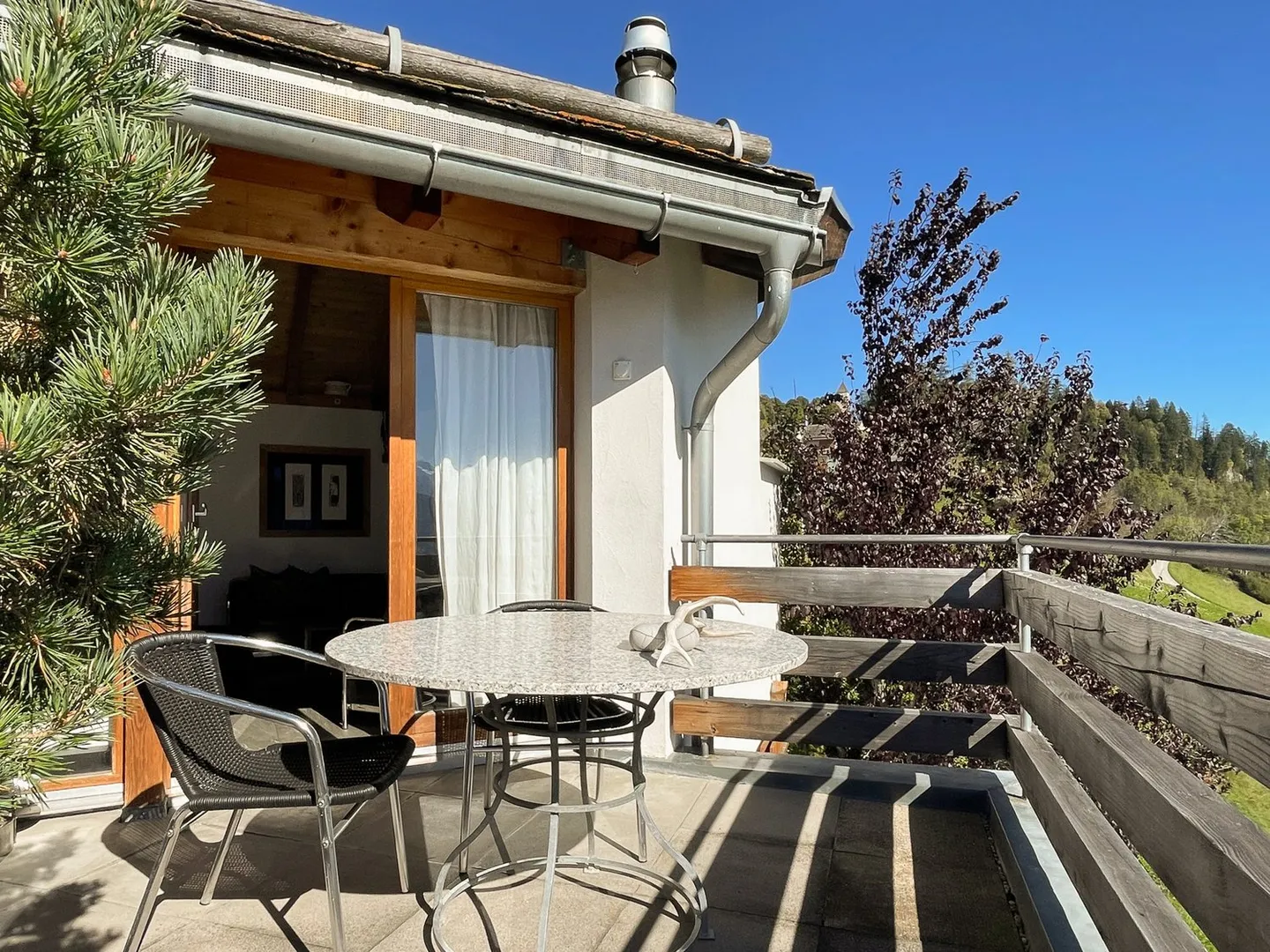 Charmantes 4.5-Zimmer-Doppeleinfamilienhaus mit Bergpanorama in Falera - Foto 20 von 36