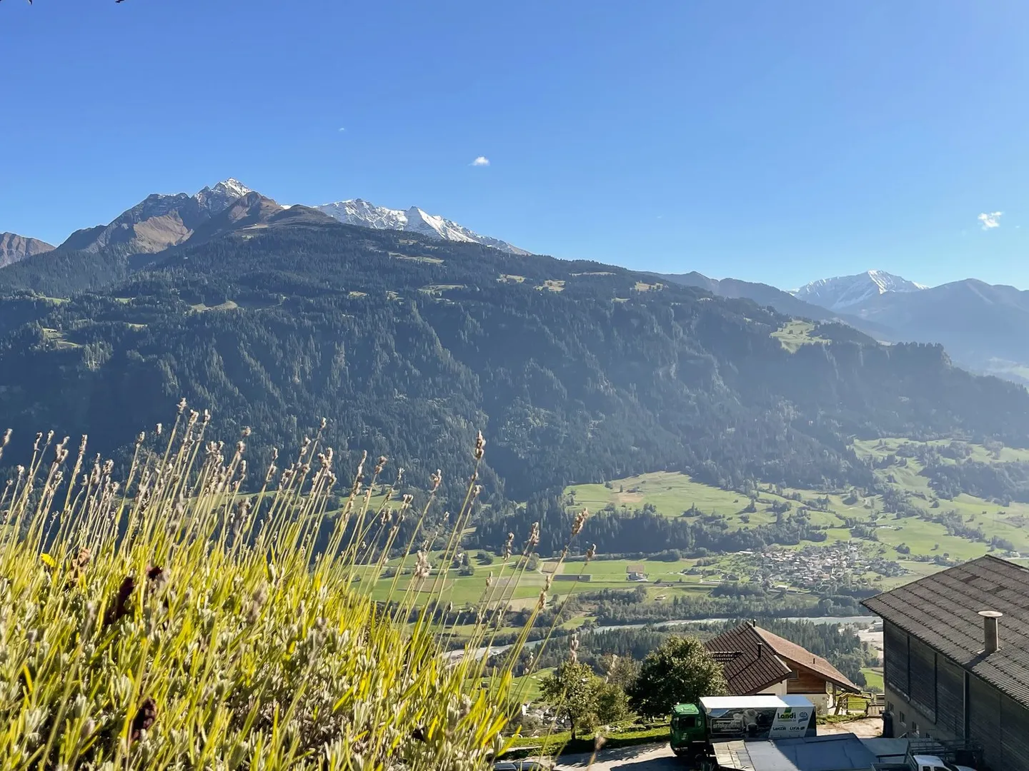 Charmantes 4.5-Zimmer-Doppeleinfamilienhaus mit Bergpanorama in Falera - Foto 30 von 36