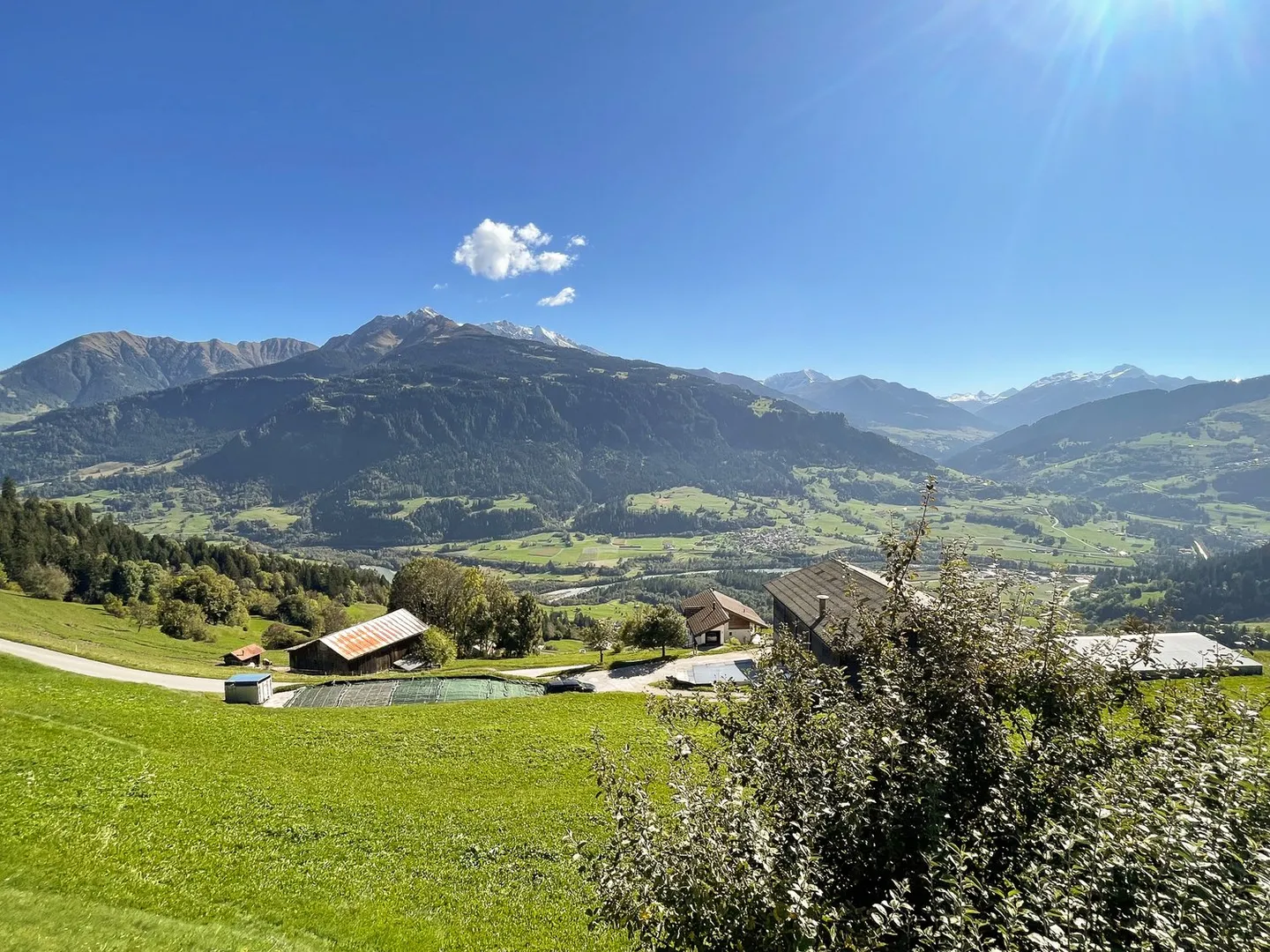 Charmantes 4.5-Zimmer-Doppeleinfamilienhaus mit Bergpanorama in Falera - Foto 22 von 36