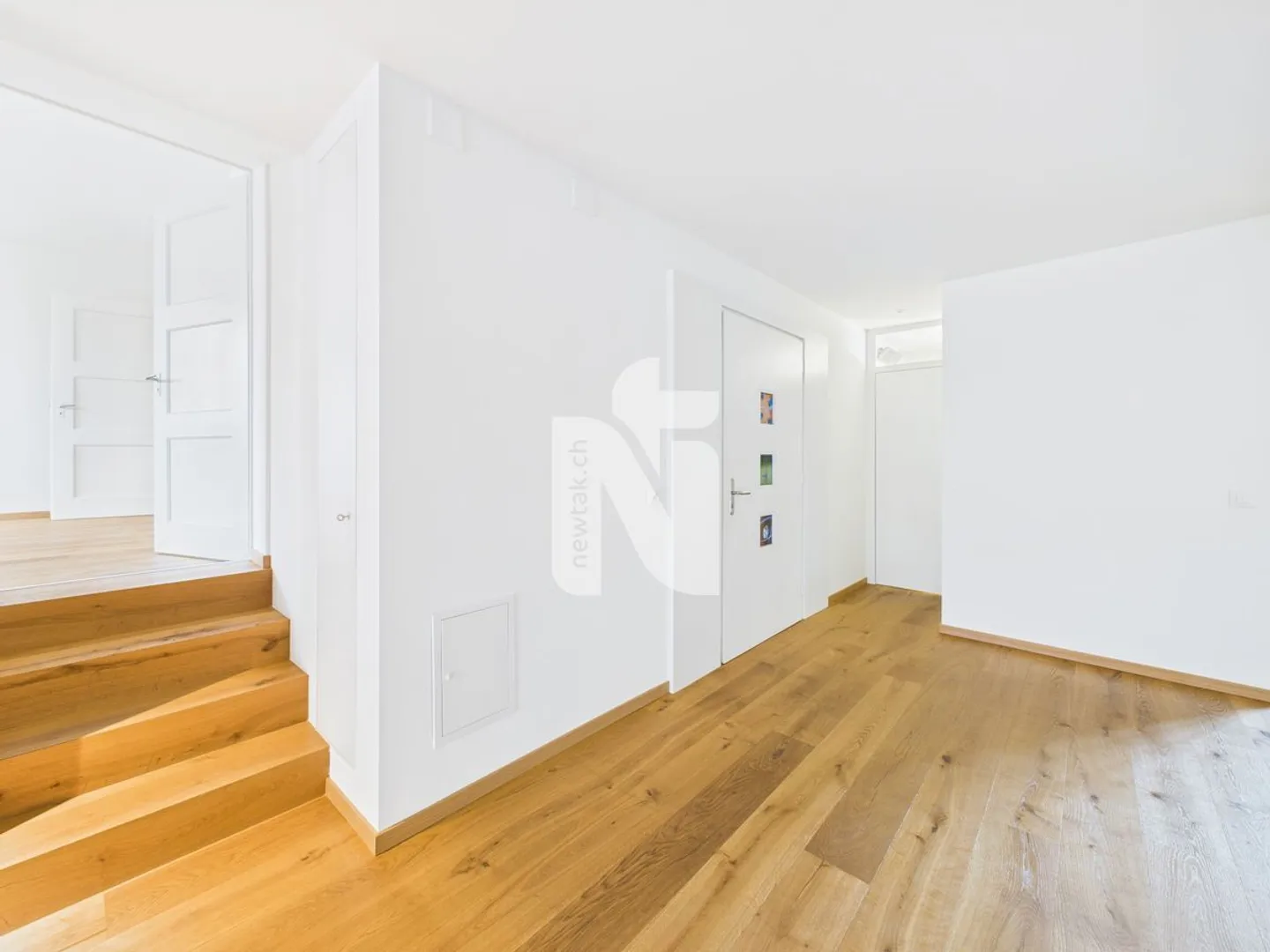 Helle und grosszügige 5.5-Zimmer-Wohnung am Löwenkreisel mit Balkon, Waschturm und 2 Badezimmern - Foto 3 von 12