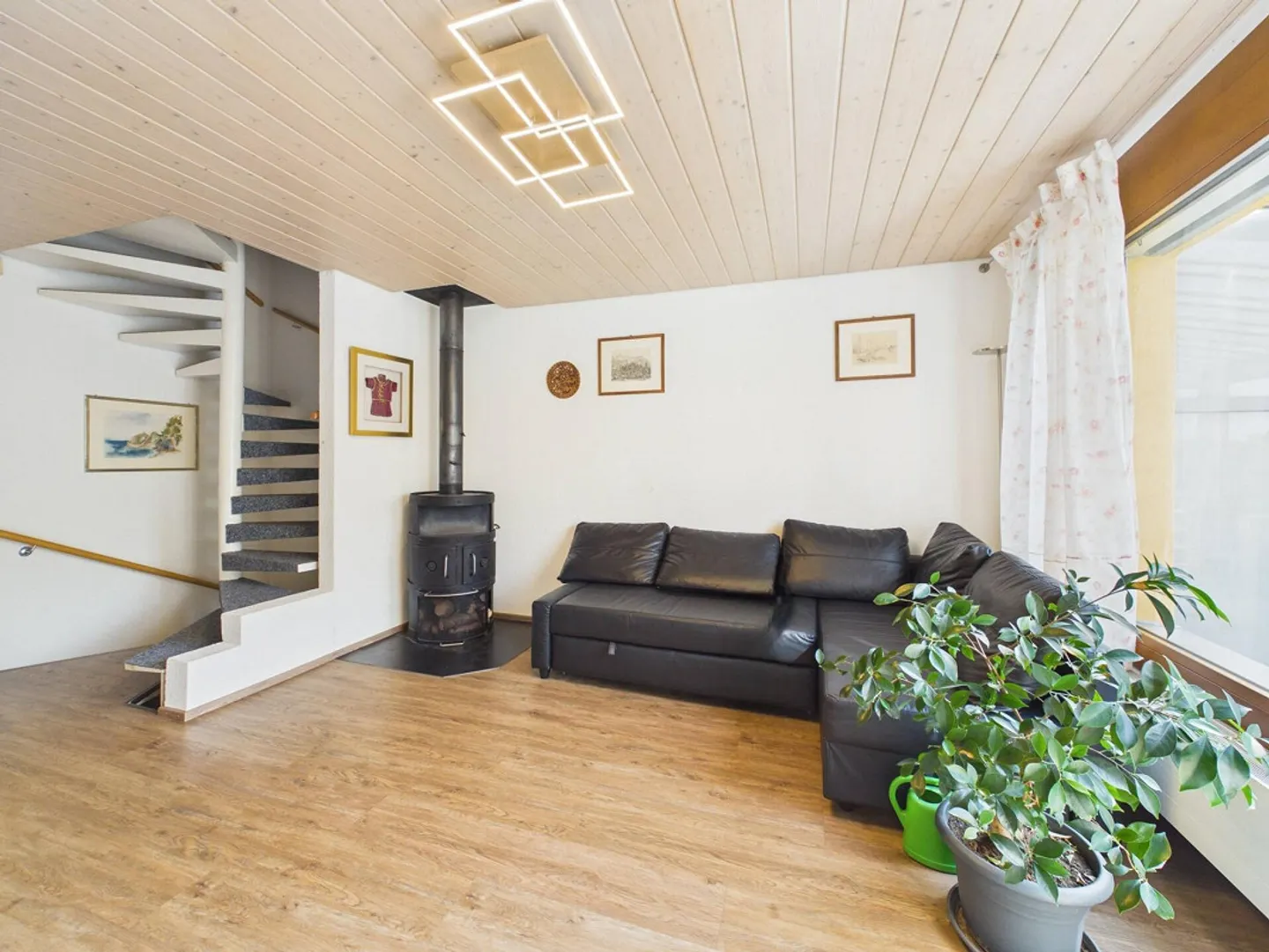 Accogliente casa a schiera di 5 stanze in posizione elevata - Foto 8 di 14