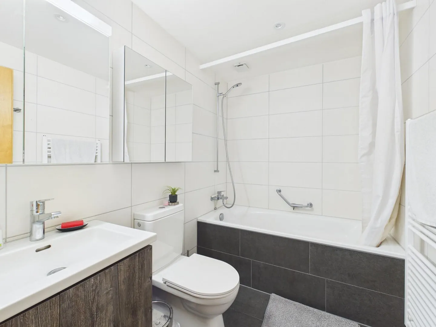 Accogliente casa a schiera di 5 stanze in posizione elevata - Foto 9 di 14