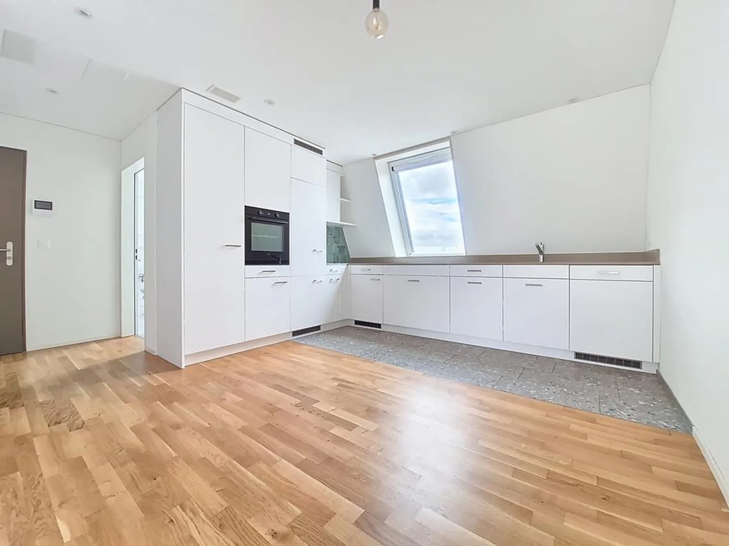 Appartement moderne et confortable de 2,5 pièces à Uster - Photo 1 sur 7