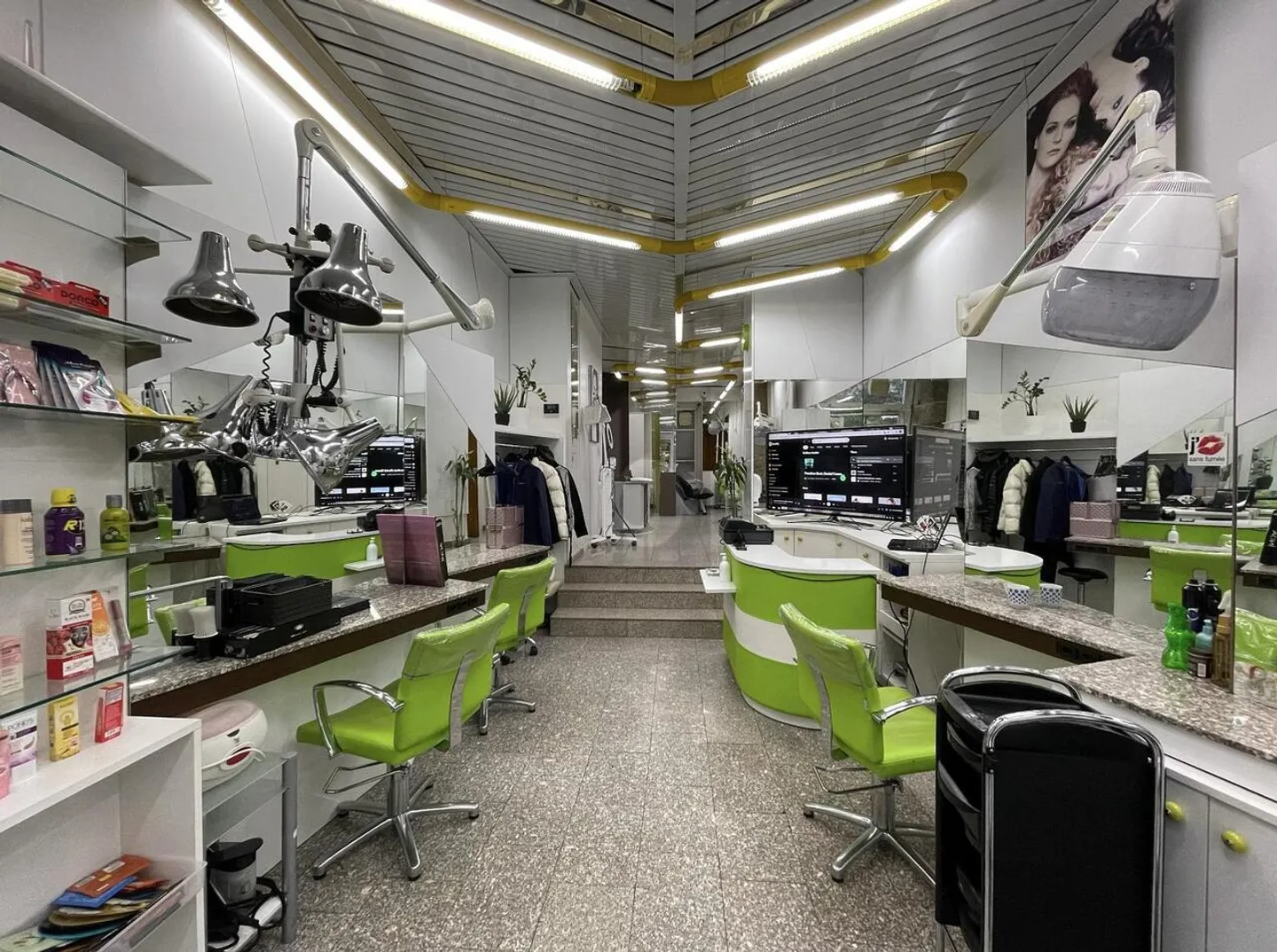 «SALON DE COIFFURE MODERNE À PLAINPALAIS» - Photo 2 sur 6