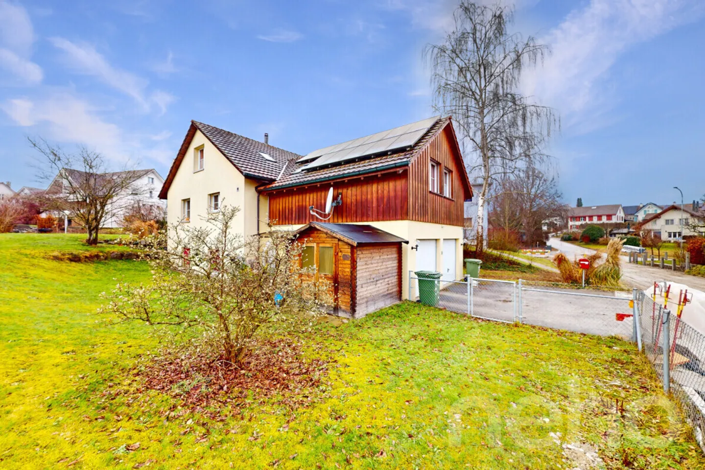 Incantevole casa unifamiliare ben curata, perfetta per le famiglie! - Foto 2 di 12