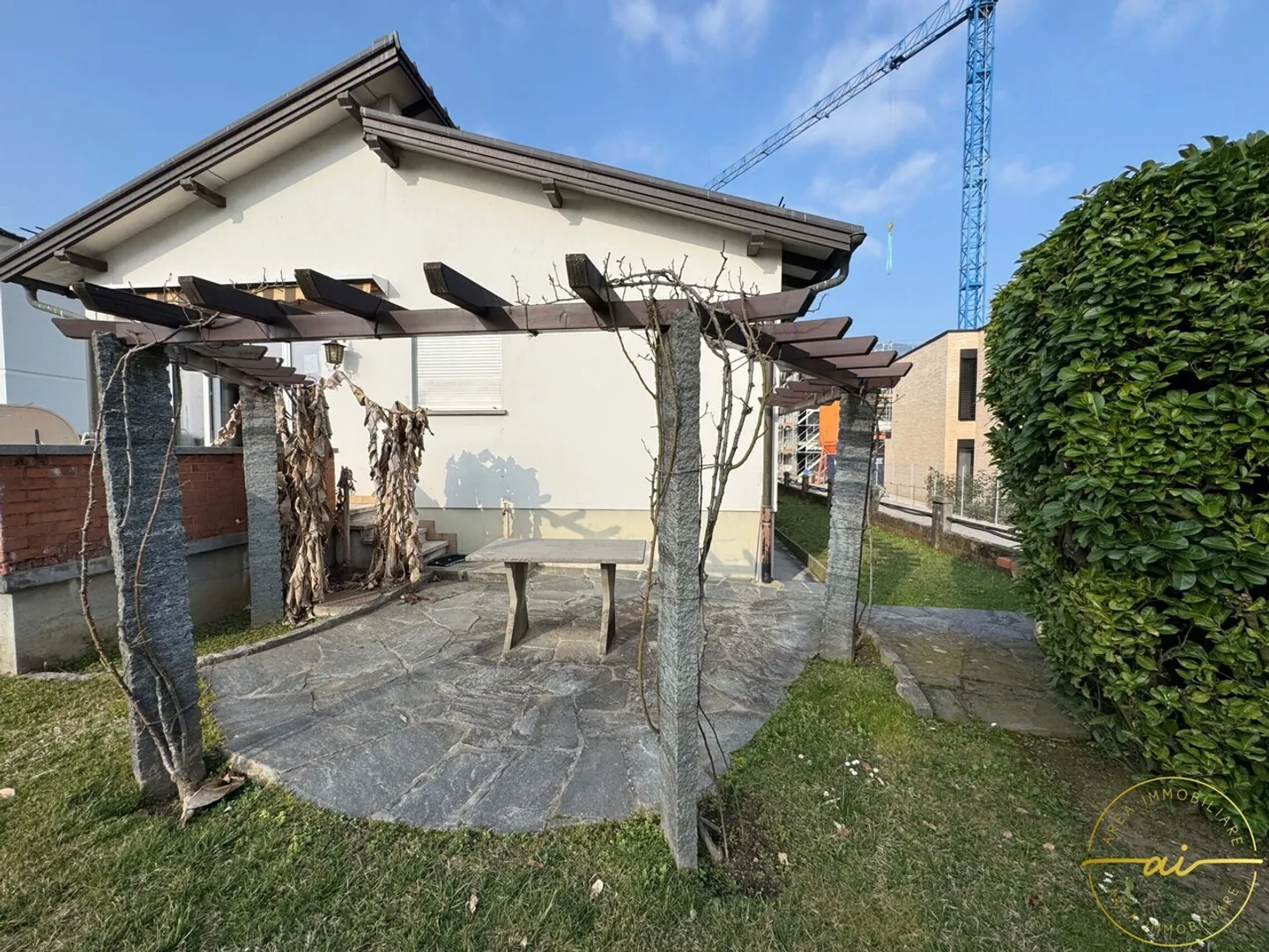 VILLA SPACIEUSE DE 8 PIÈCES AVEC JARDIN PRIVÉ À COLDRERIO - Photo 4 sur 7