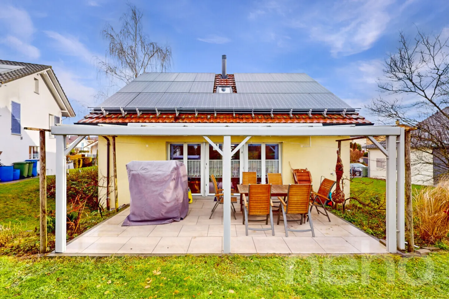 Incantevole casa unifamiliare ben curata, perfetta per le famiglie! - Foto 4 di 12