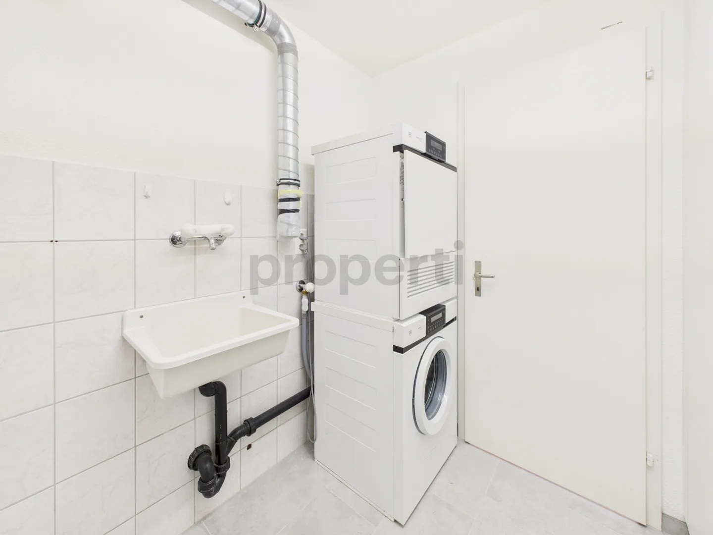 Ampio appartamento con terrazza di 3,5 locali a Bülach - Foto 8 di 12