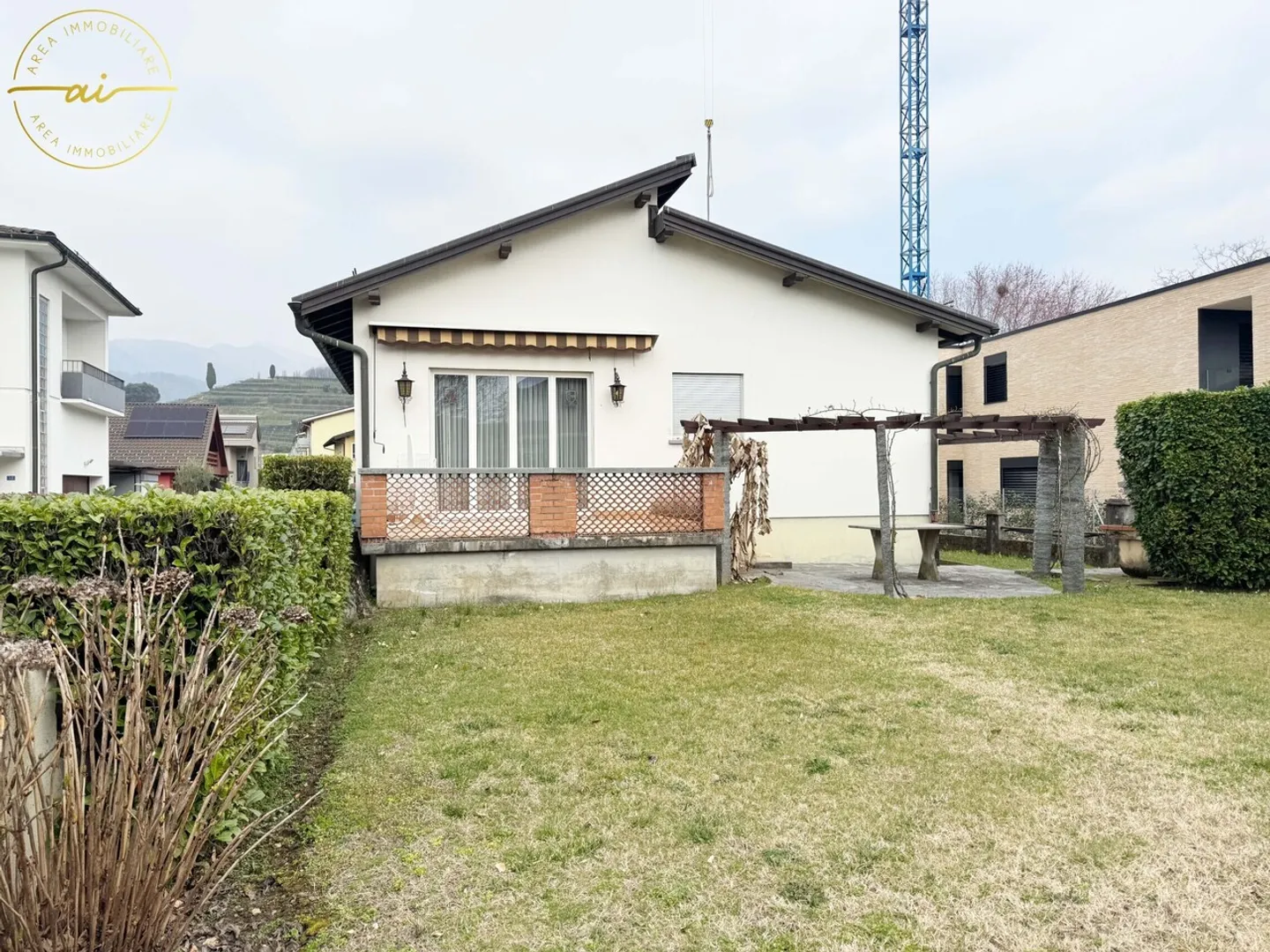 VILLA SPACIEUSE DE 8 PIÈCES AVEC JARDIN PRIVÉ À COLDRERIO - Photo 6 sur 7