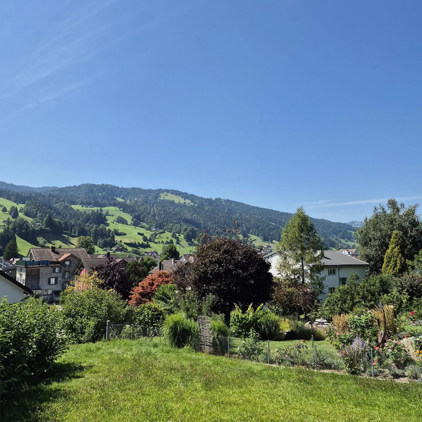 Attraktives Verkaufsobjekt mit bewilligtem Einfamilienhausprojekt - Foto 1 di 6