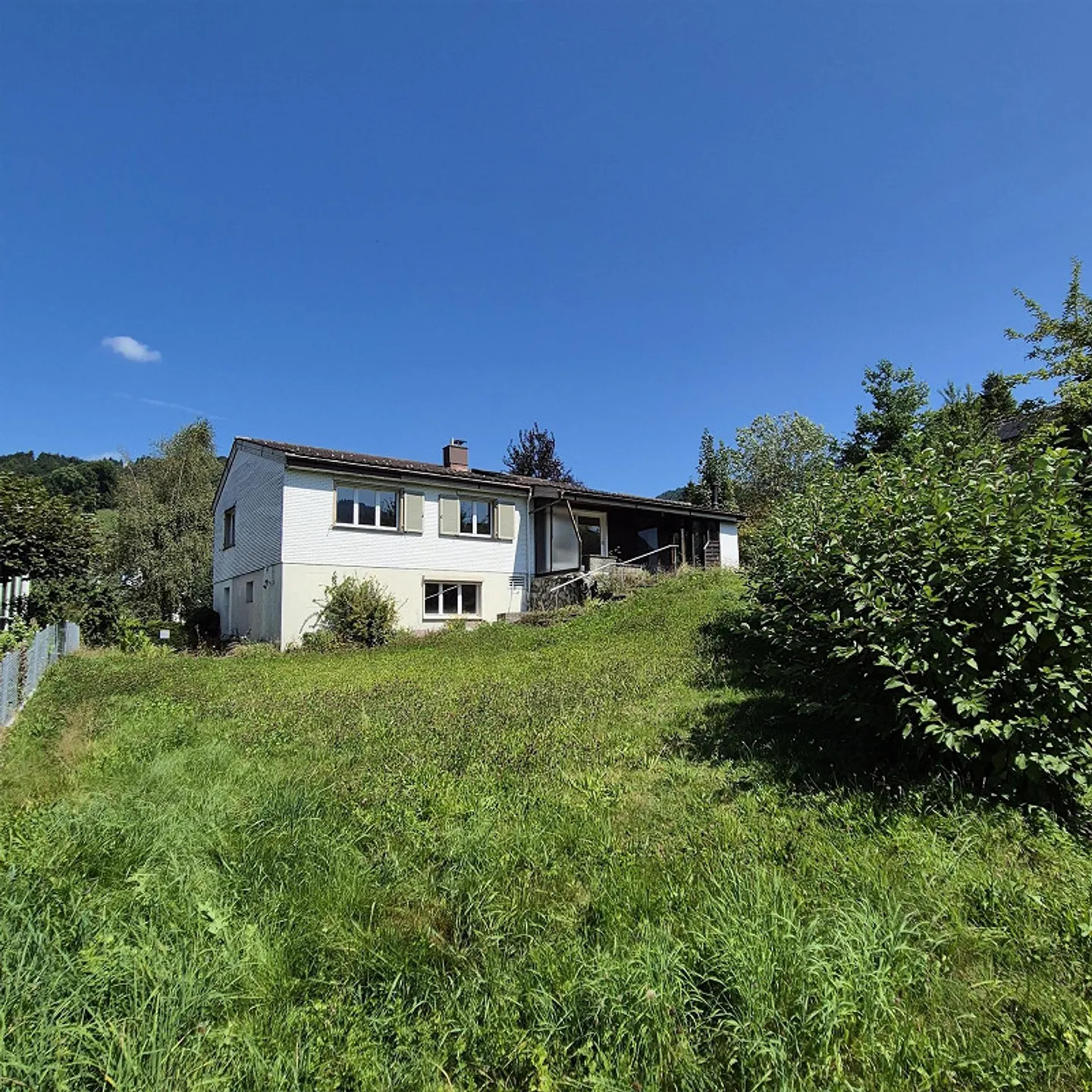 Attraktives Verkaufsobjekt mit bewilligtem Einfamilienhausprojekt - Foto 2 di 6