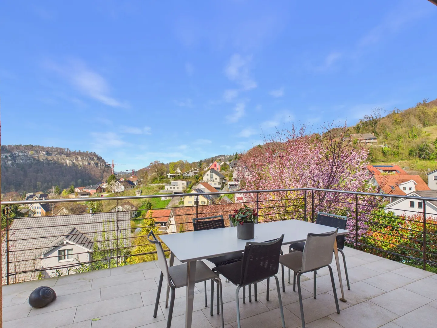 Vie ouverte avec beaucoup d'espace et vue dégagée - Photo 1 sur 14