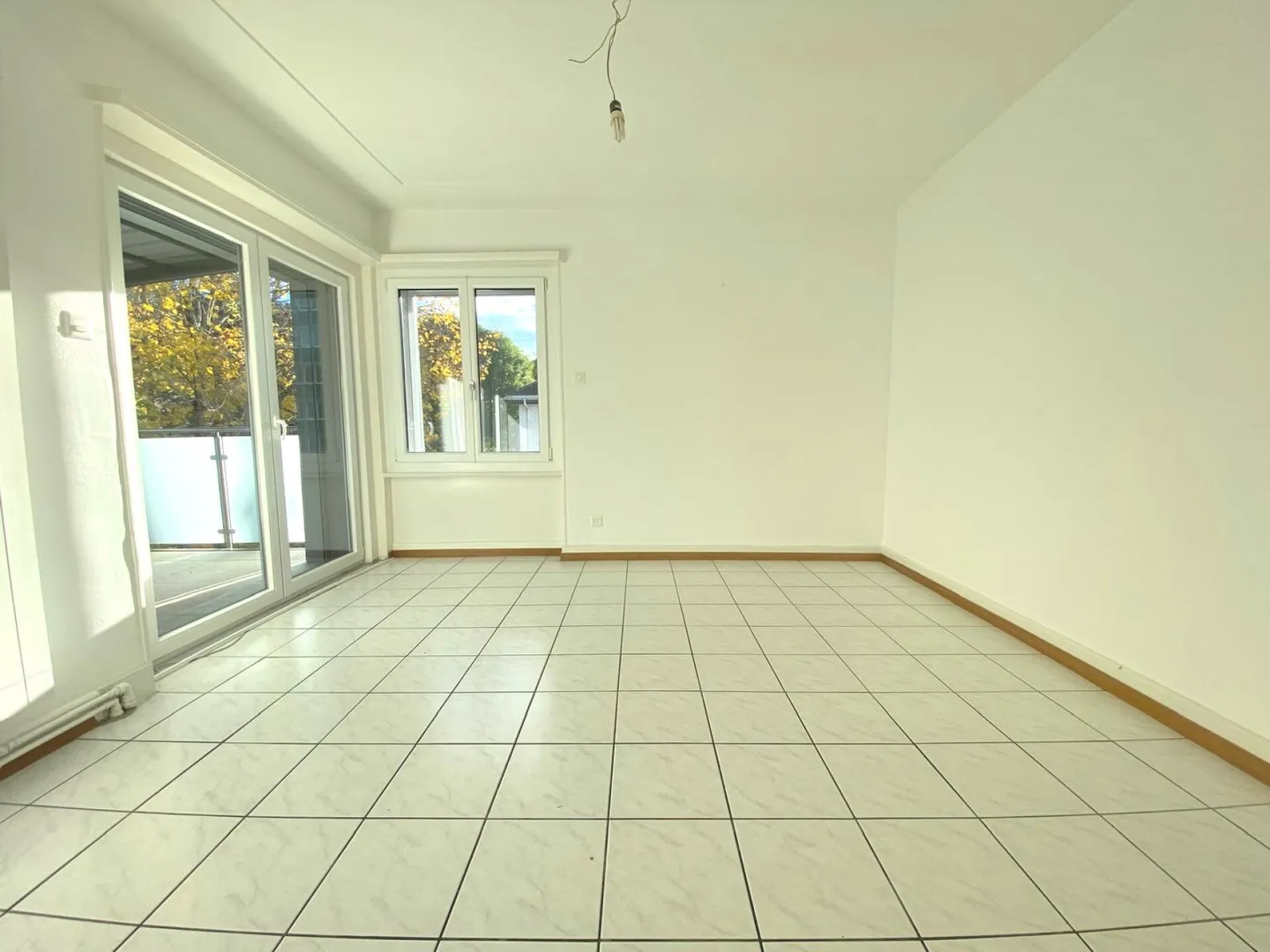 Quartiere tranquillo - Appartamento di 3.0 stanze con balcone - Foto 3 di 5