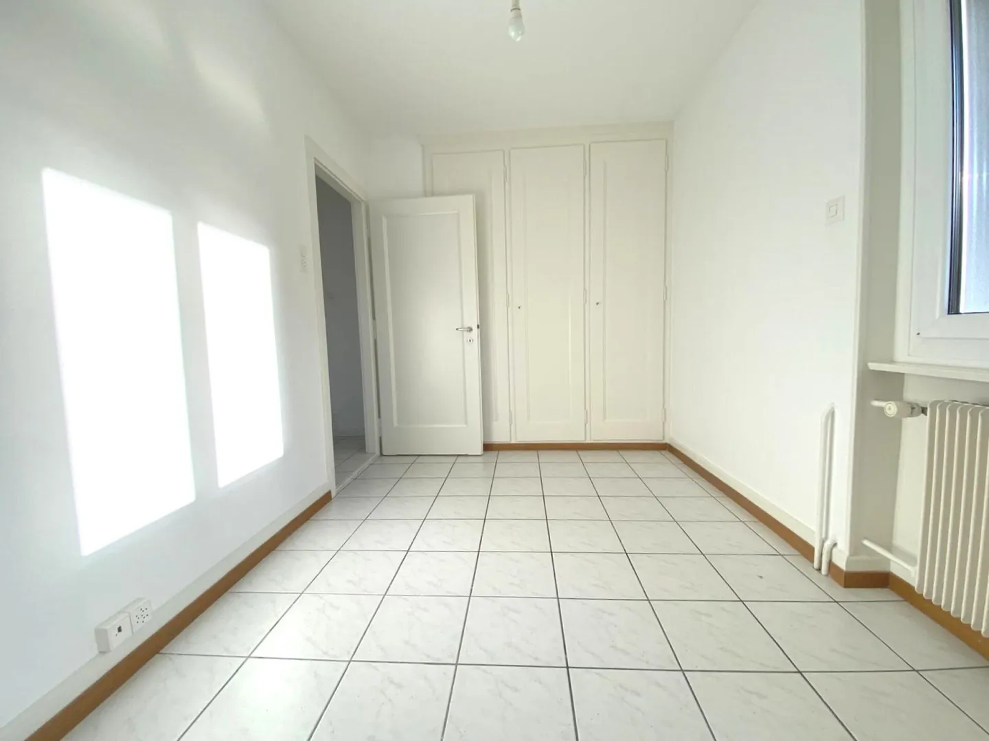 Quartiere tranquillo - Appartamento di 3.0 stanze con balcone - Foto 4 di 5