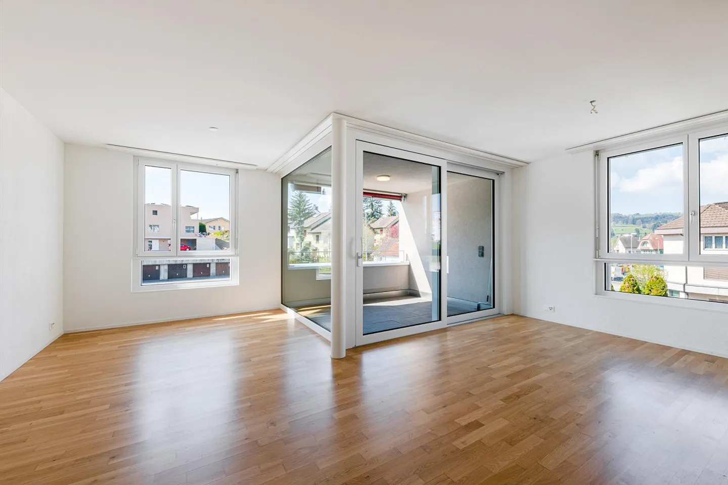 Helle Wohnung in Hochdorf - Foto 1 von 12