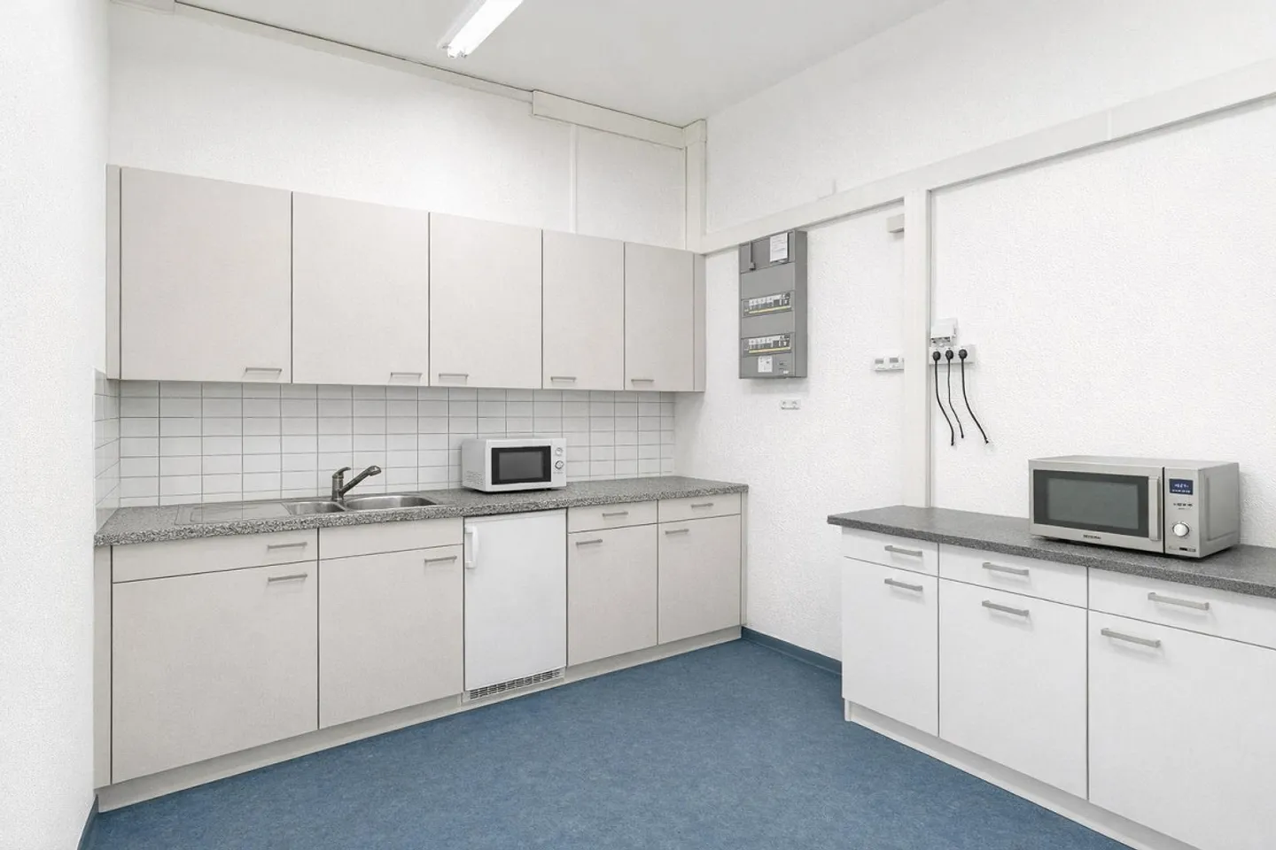 Production and storage space with office - transport connections in all directions - Photo 12 of 13