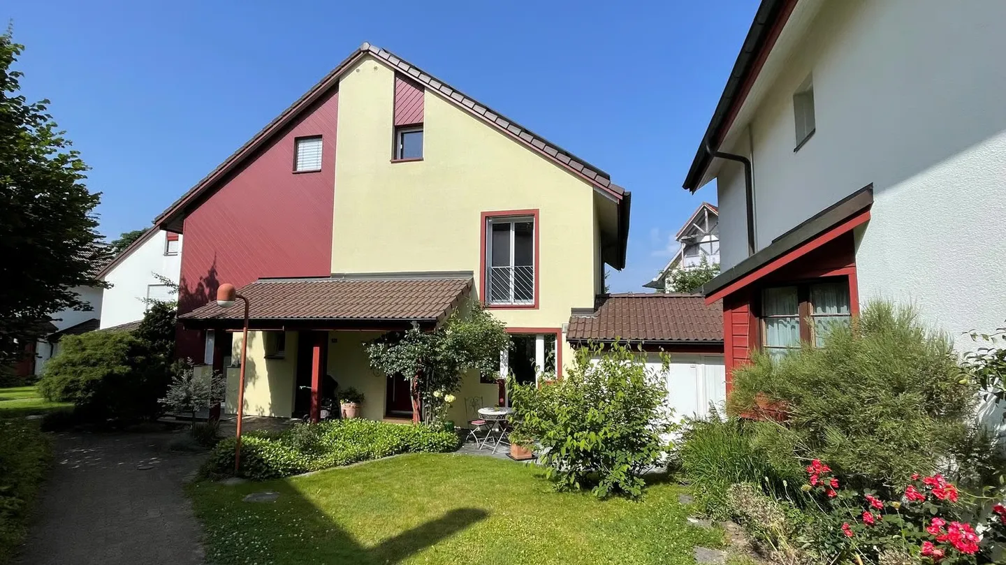 Charming 5.5-room semi-detached house in Kloten - Photo 3 of 20