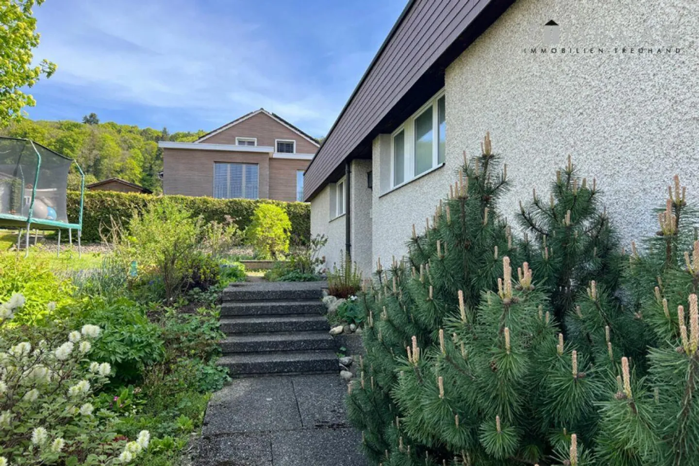 5.5 Casa unifamiliare con giardino generoso + garage - Foto 4 di 15