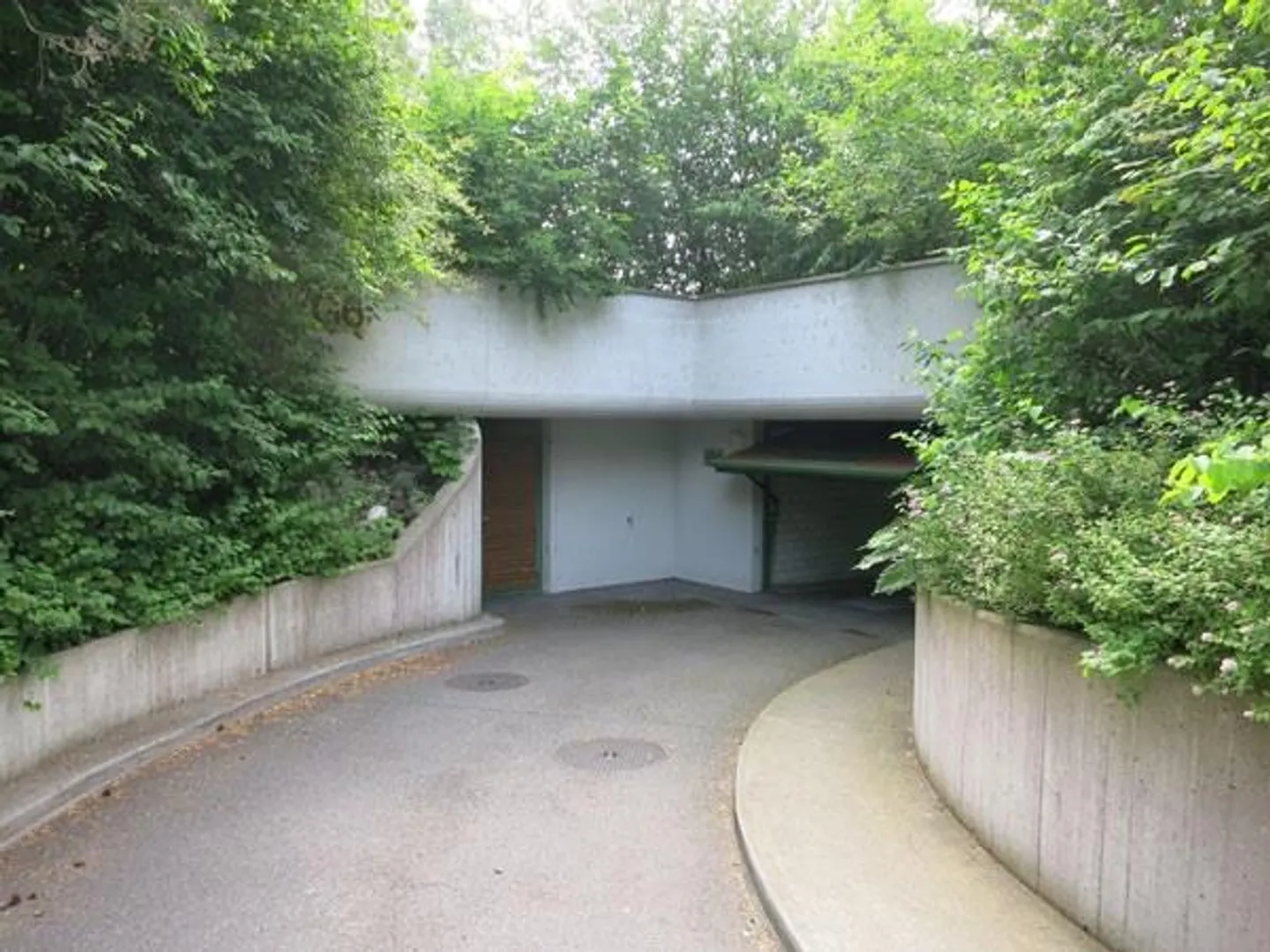Places de stationnement pour motos à louer - Photo 2 sur 2