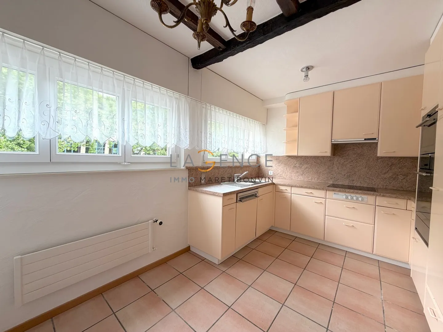 Charmante 5,5-Zimmer-Wohnung mit Balkon, freiem Blick und Garten - Foto 2 von 9