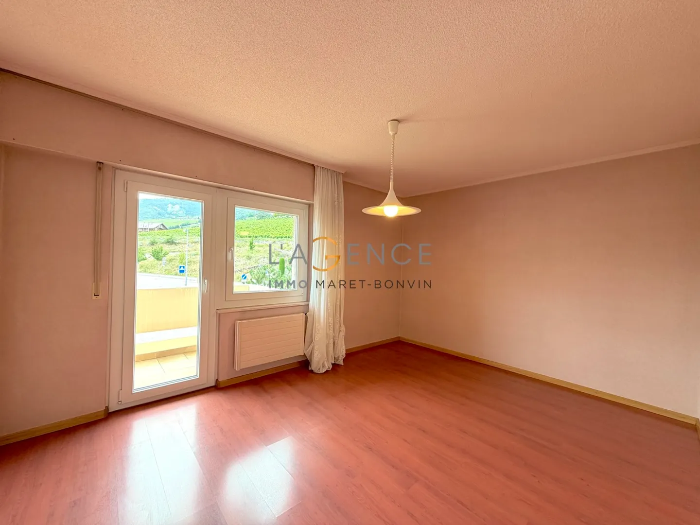 Charmante 5,5-Zimmer-Wohnung mit Balkon, freiem Blick und Garten - Foto 4 von 9
