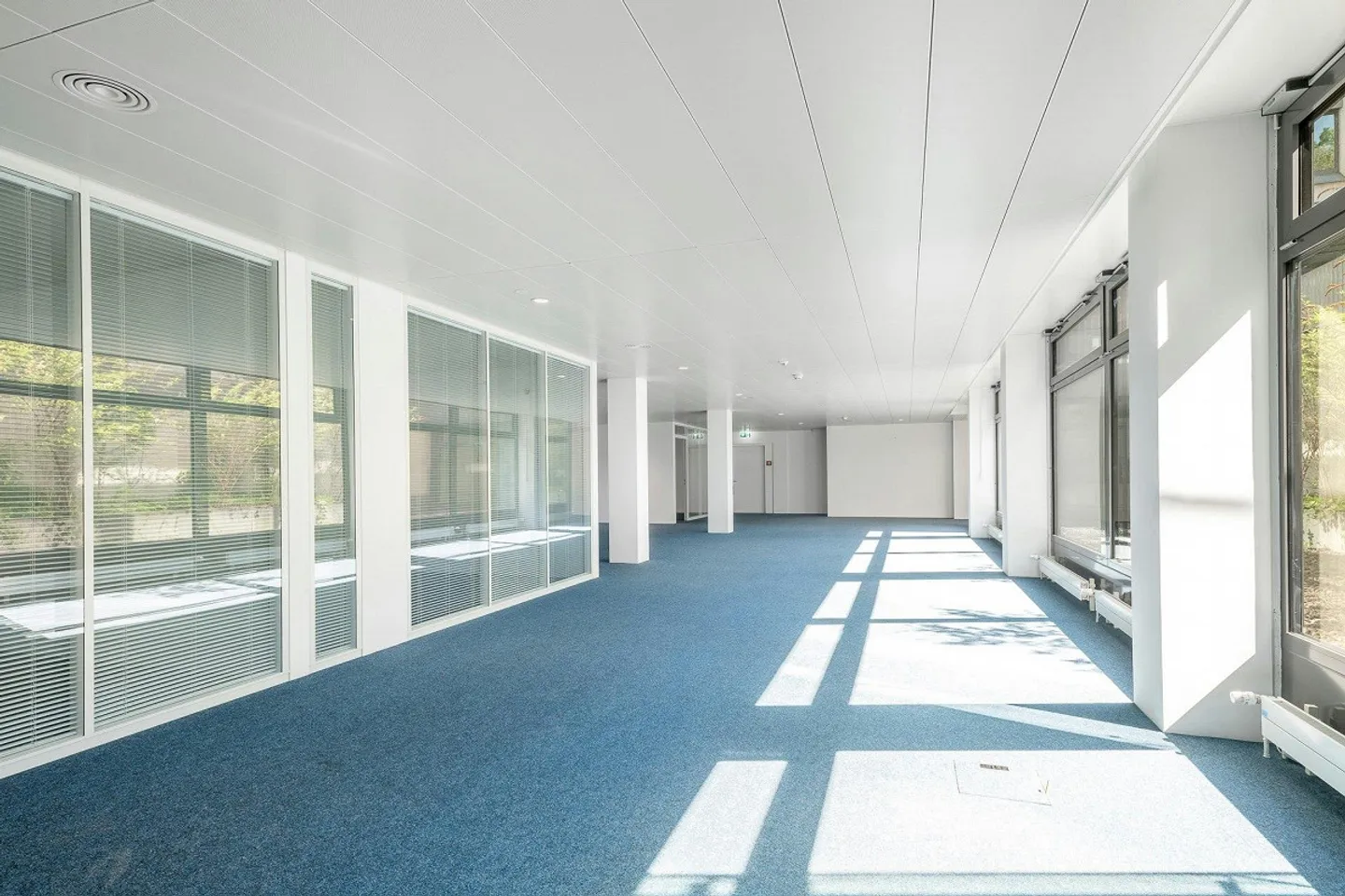 Spazio ufficio moderno in posizione privilegiata vicino all'aeroporto - Foto 7 di 11