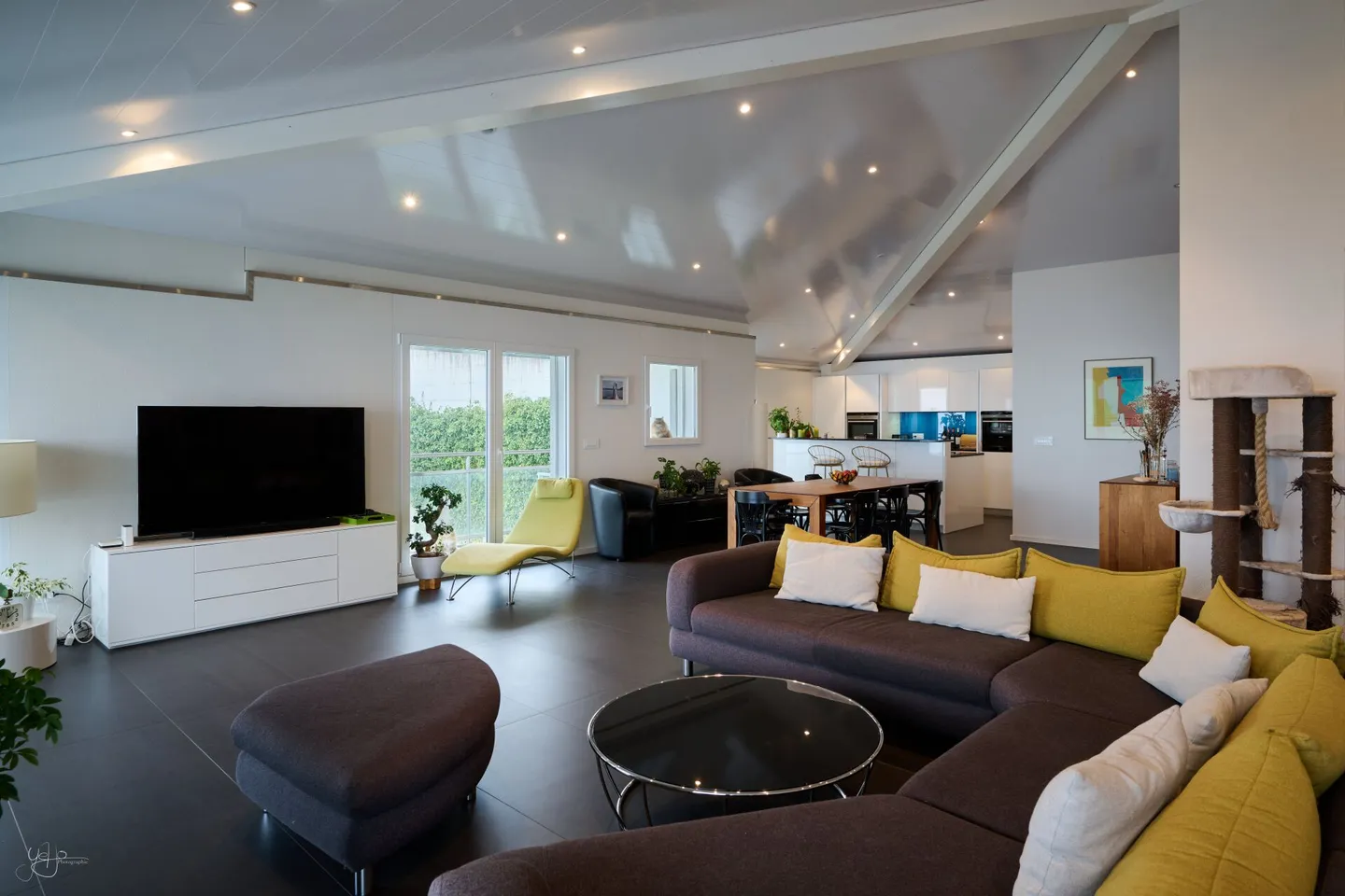 Unique Panoramic Attic - At the Summit of Comfort - Photo 4 of 16